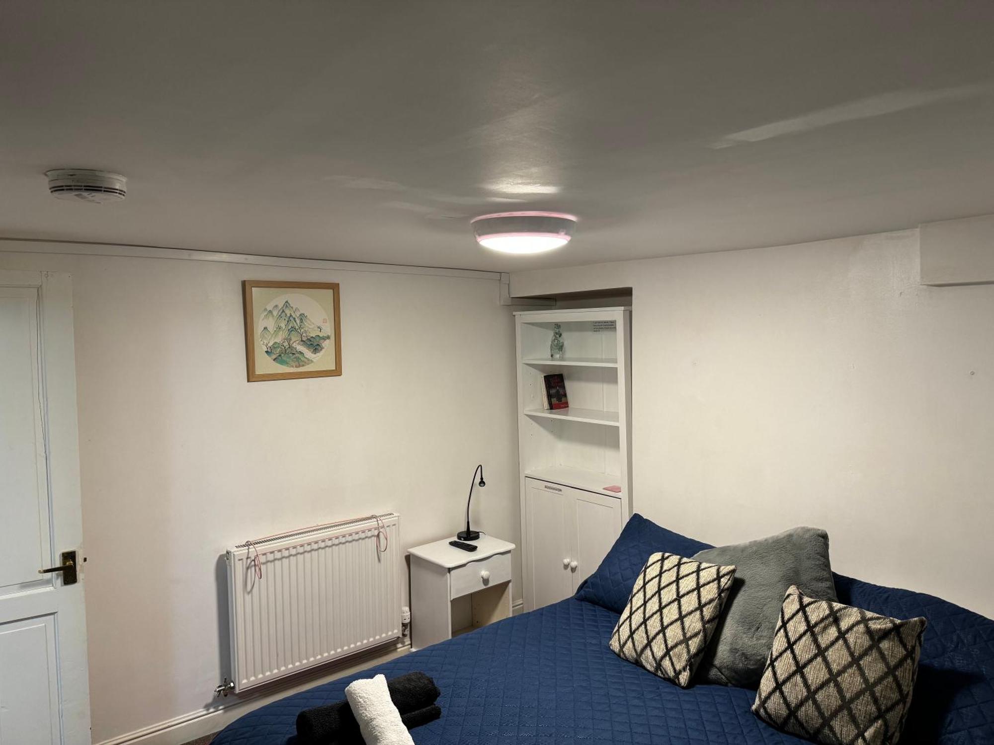 Comfortable Away From Home, Self Catering Flat, Town Centre, Free Parking *