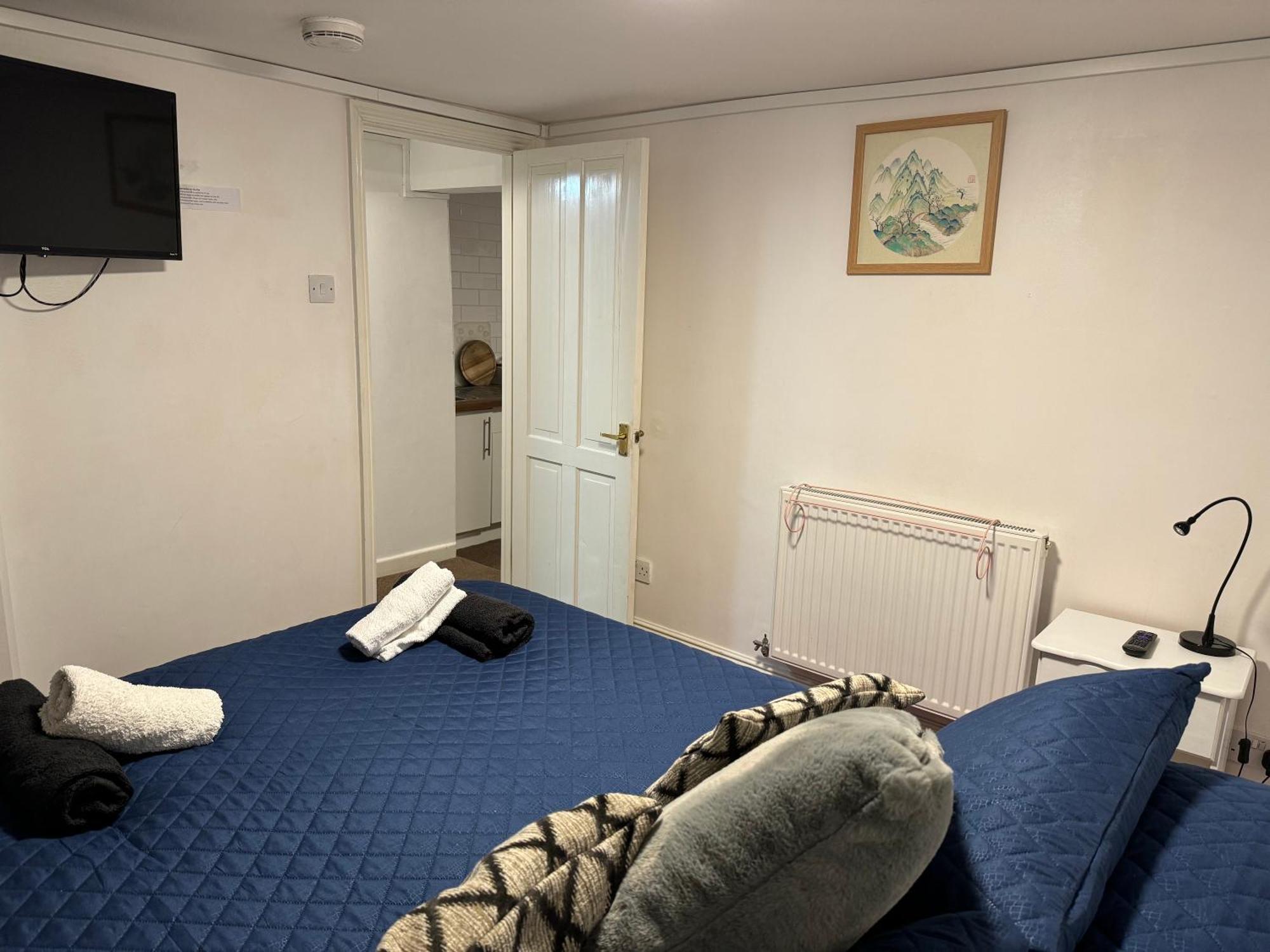 Apartment Comfortable Away From Home, Self Catering Flat, Town Centre, Free Parking *