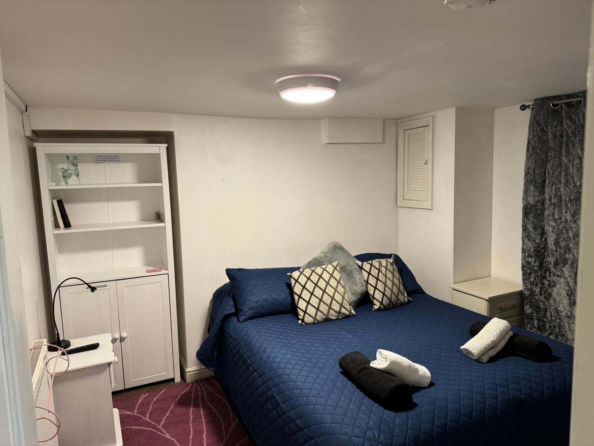 Comfortable Away From Home, Self Catering Flat, Town Centre, Free Parking * Cheltenham