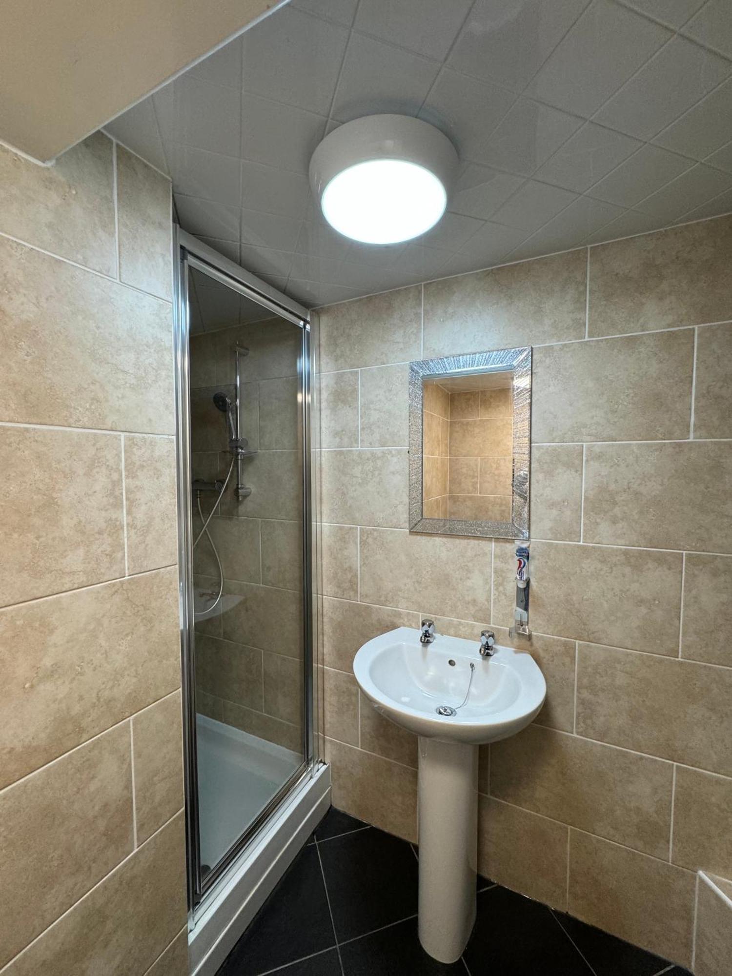 Comfortable Away From Home, Self Catering Flat, Town Centre, Free Parking Apartment *