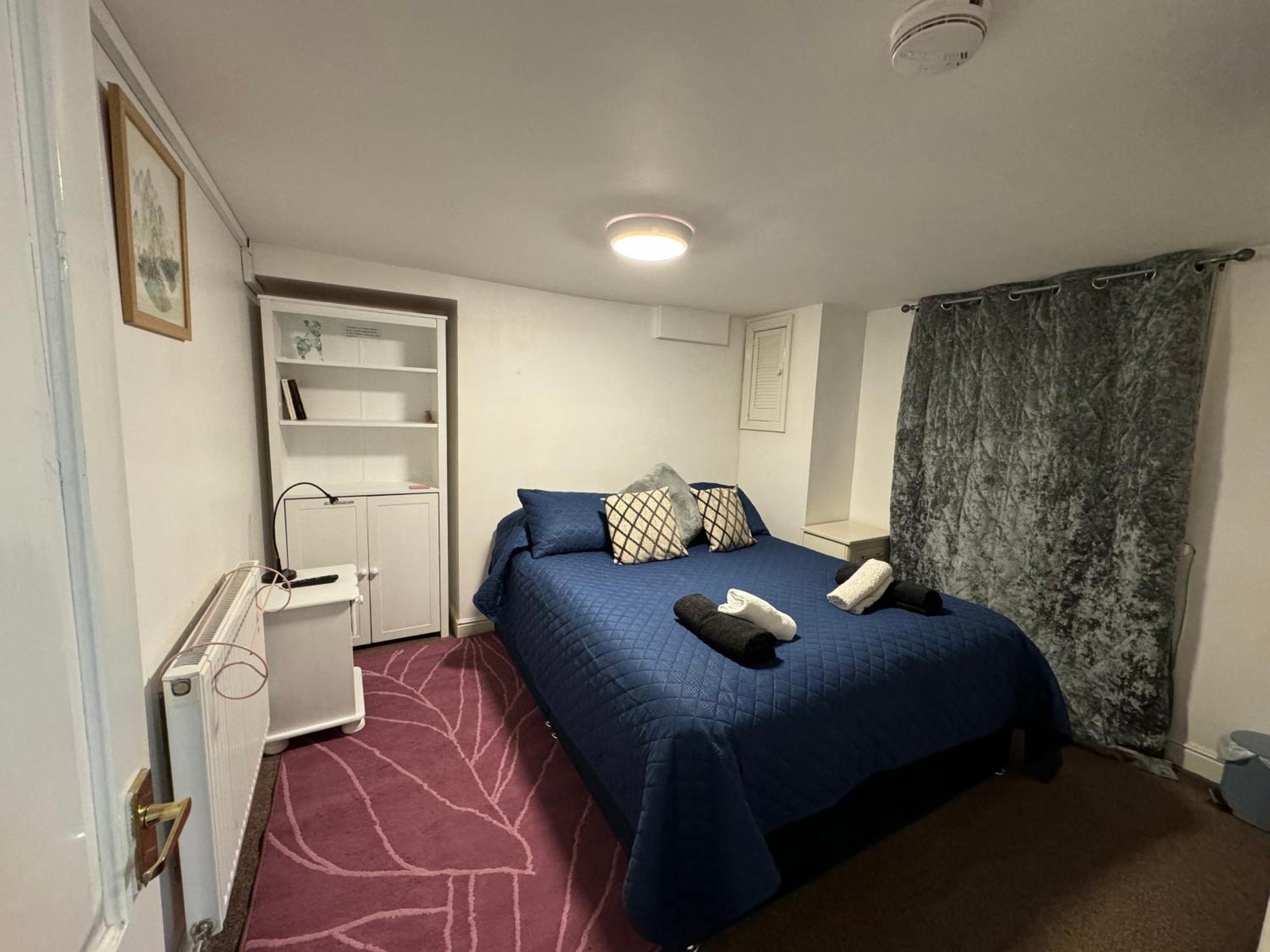 Comfortable Away From Home, Self Catering Flat, Town Centre, Free Parking * Cheltenham