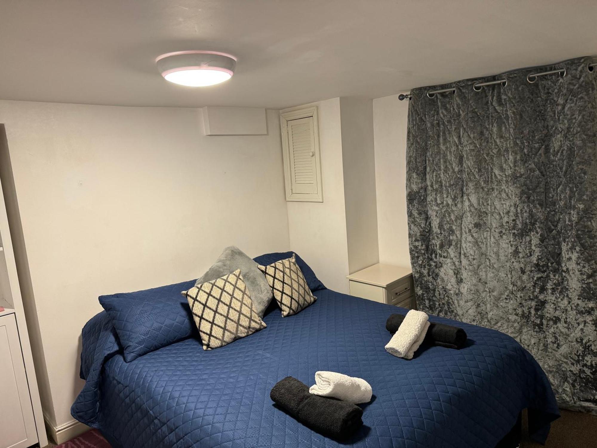 Comfortable Away From Home, Self Catering Flat, Town Centre, Free Parking * Cheltenham