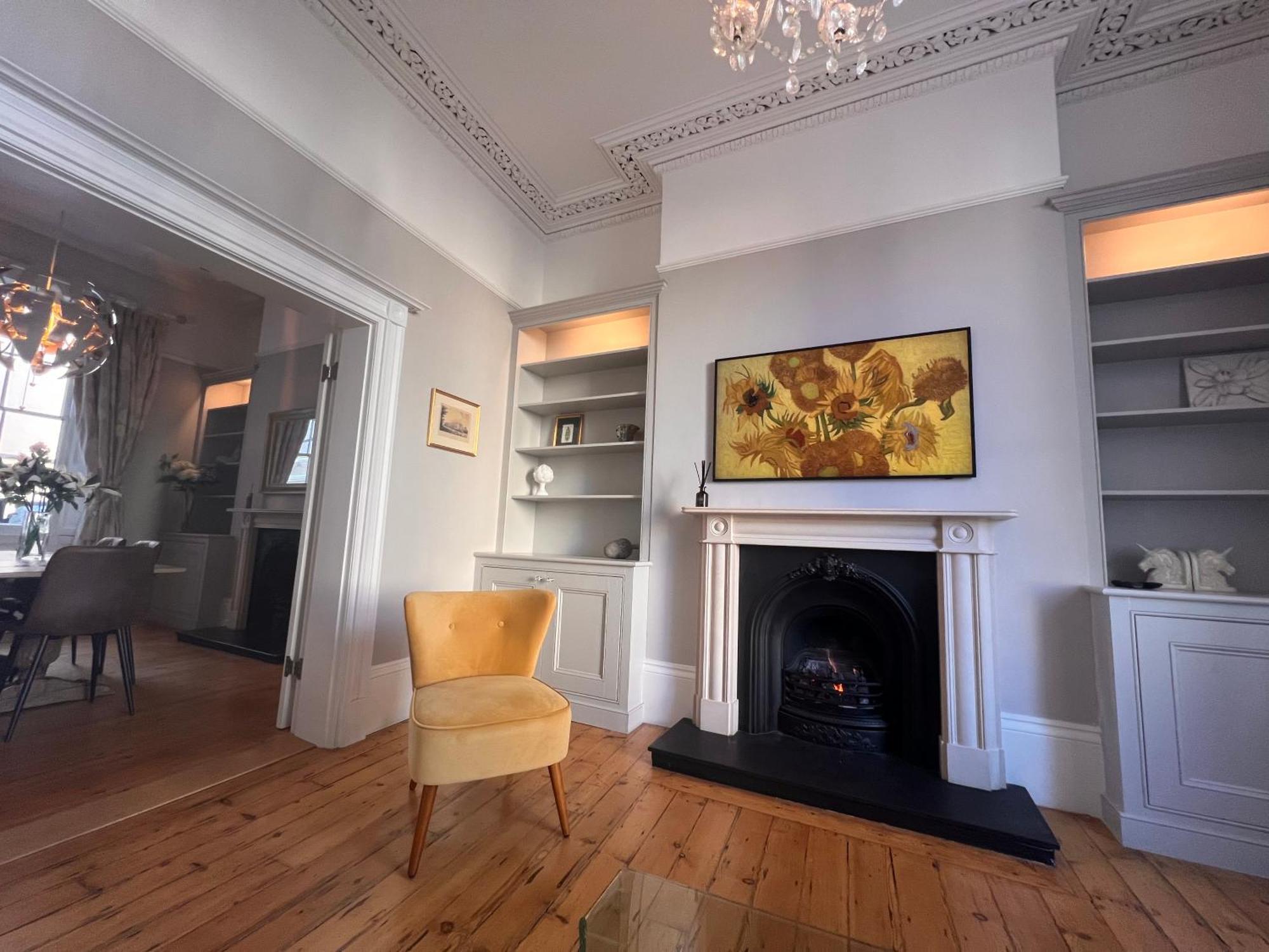 No2 Clarence Grade Ii Regency Townhouse Short Walk To Racecourse And Town Centre Holiday home Cheltenham