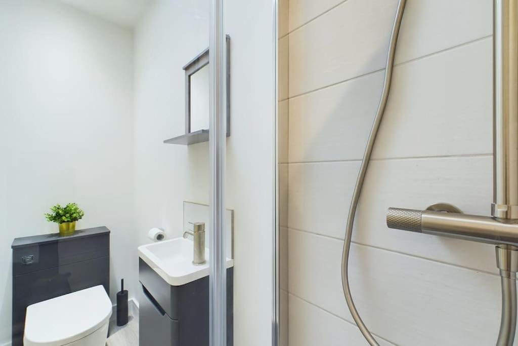 The Grange Sleeps 8 Family Retreat Free Wi-fi & Parking *