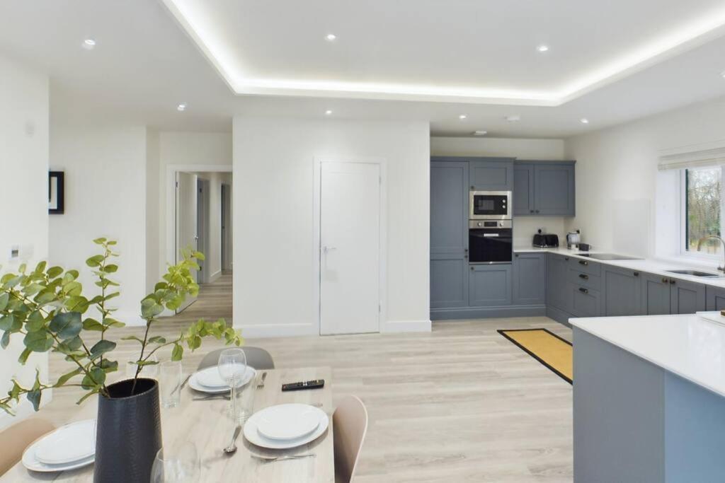 The Grange Sleeps 8 Family Retreat Free Wi-fi & Parking