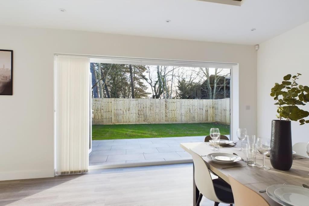 Holiday home The Grange Sleeps 8 Family Retreat Free Wi-fi & Parking *