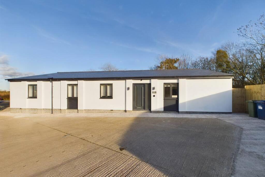 The Grange Sleeps 8 Family Retreat Free Wi-fi & Parking *