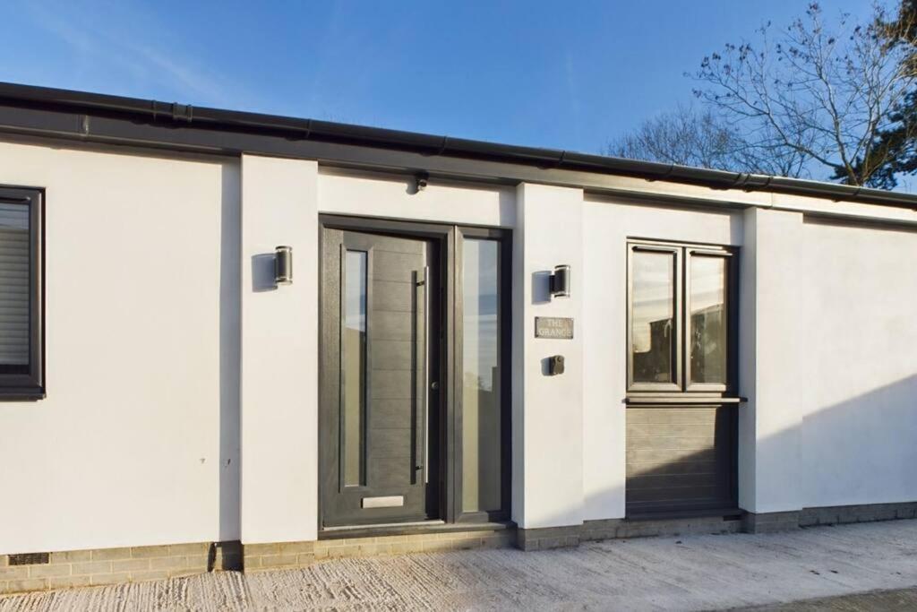 The Grange Sleeps 8 Family Retreat Free Wi-fi & Parking Cheltenham