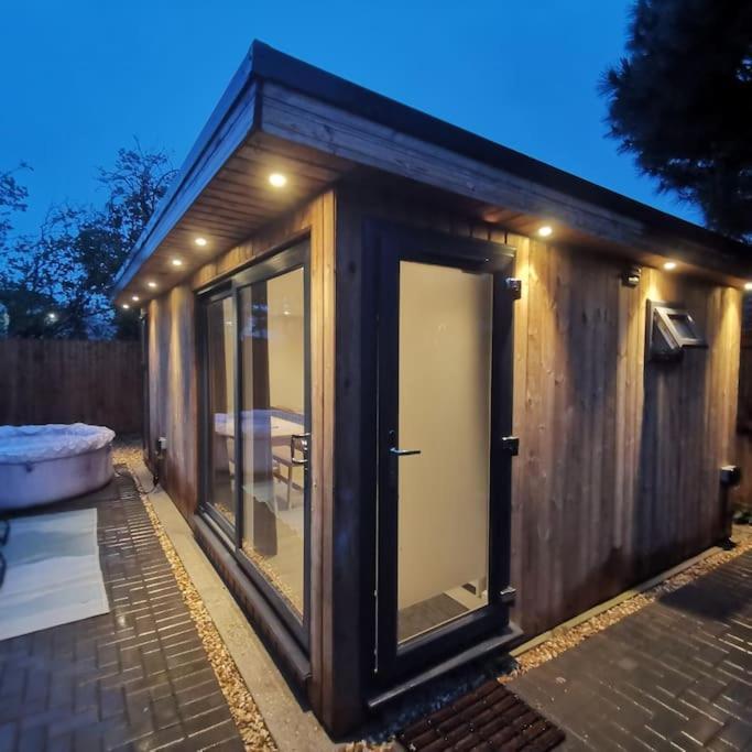 Luxury With Hot-tub Pousada