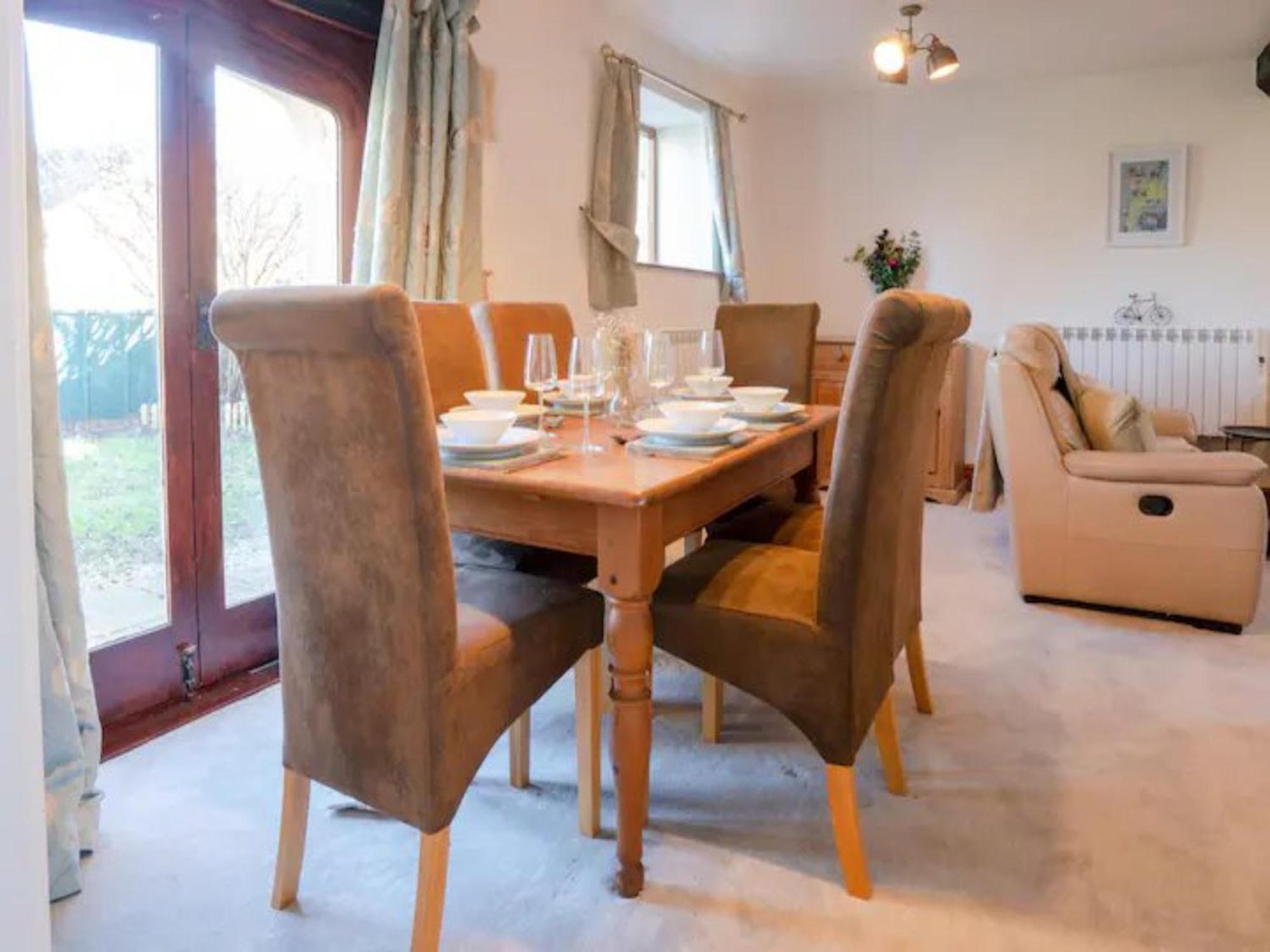 Pass The Keys Converted 17th Century Barn With Garden Parking *