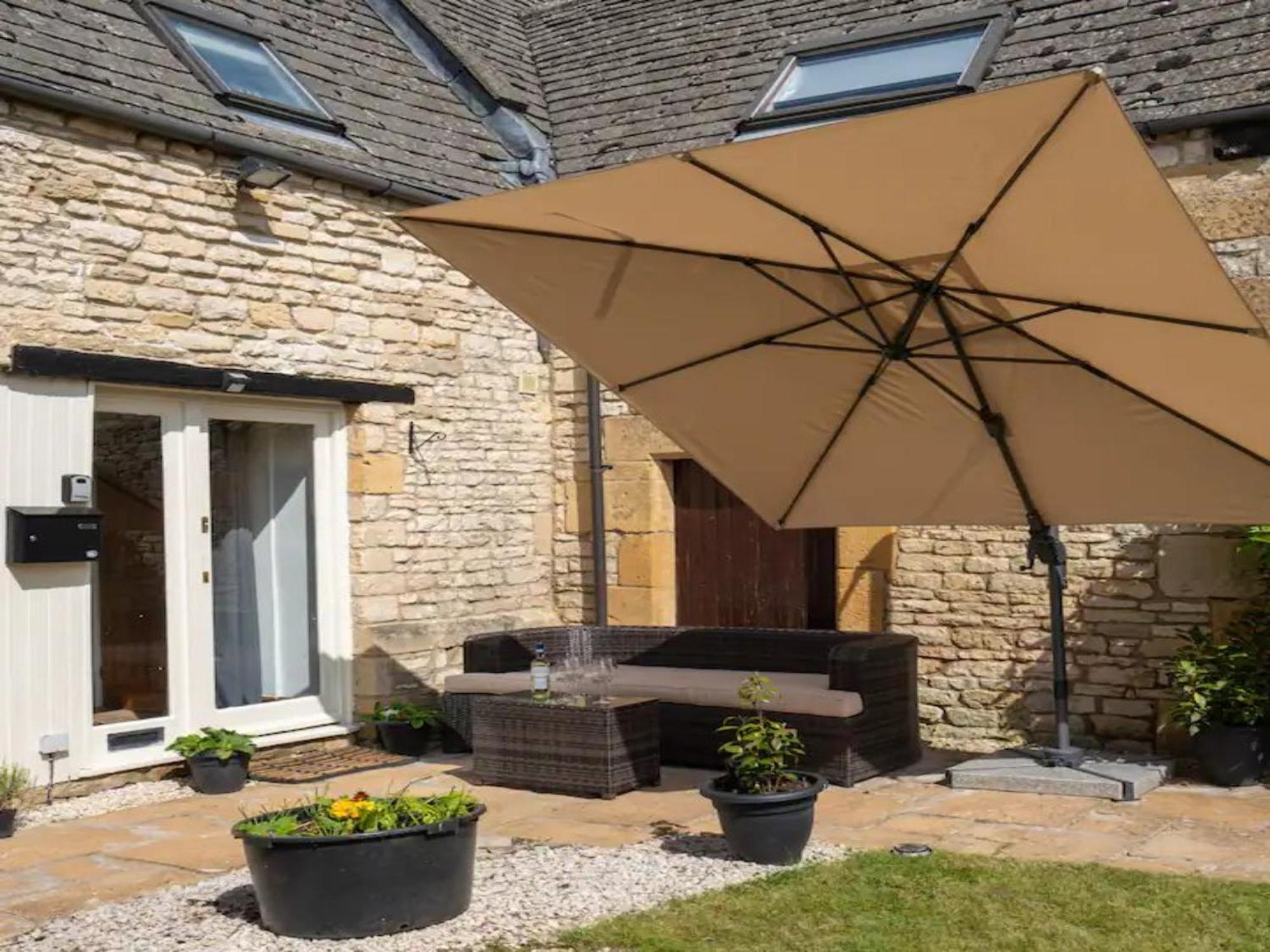 Pass The Keys Converted 17th Century Barn With Garden Parking