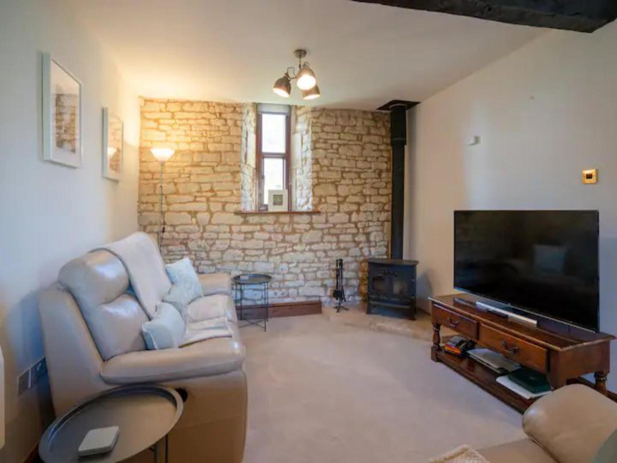 Holiday home Pass The Keys Converted 17th Century Barn With Garden Parking