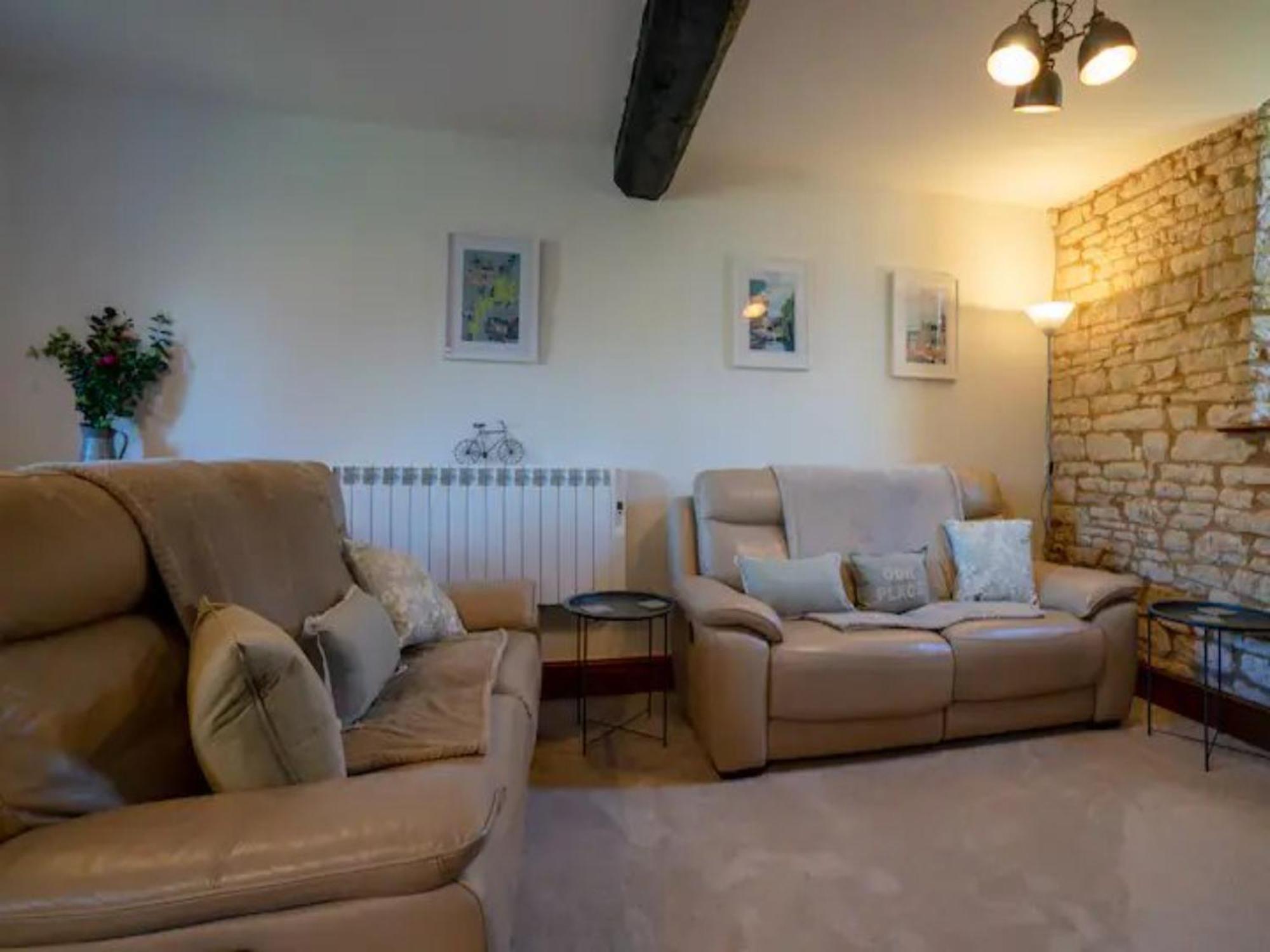 Pass The Keys Converted 17th Century Barn With Garden Parking * Cheltenham