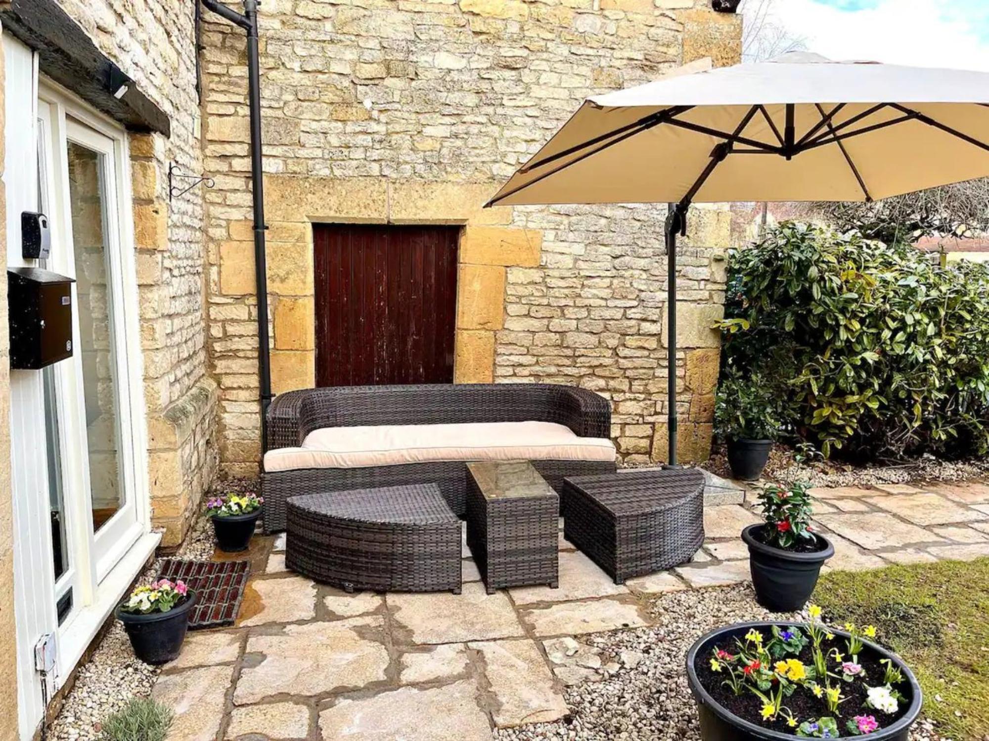 Pass The Keys Converted 17th Century Barn With Garden Parking