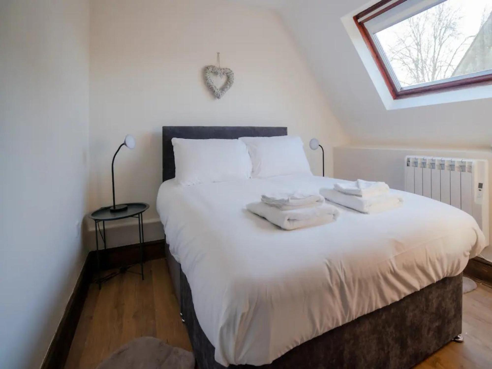 Holiday home Pass The Keys Converted 17th Century Barn With Garden Parking Cheltenham