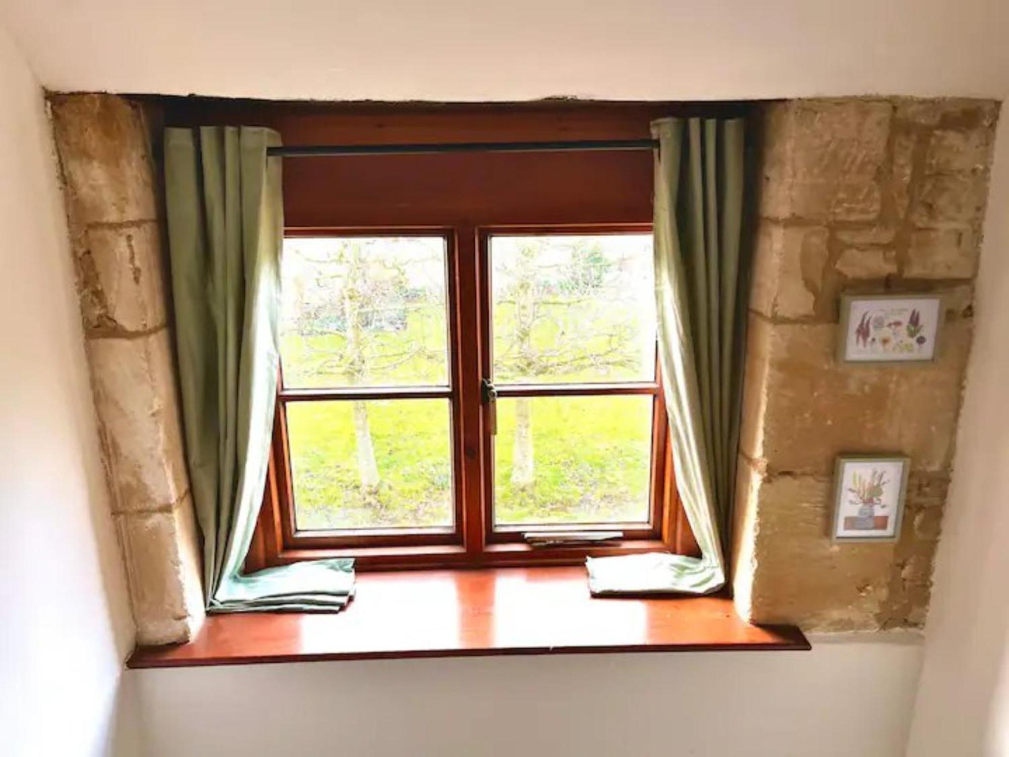 Pass The Keys Converted 17th Century Barn With Garden Parking Cheltenham