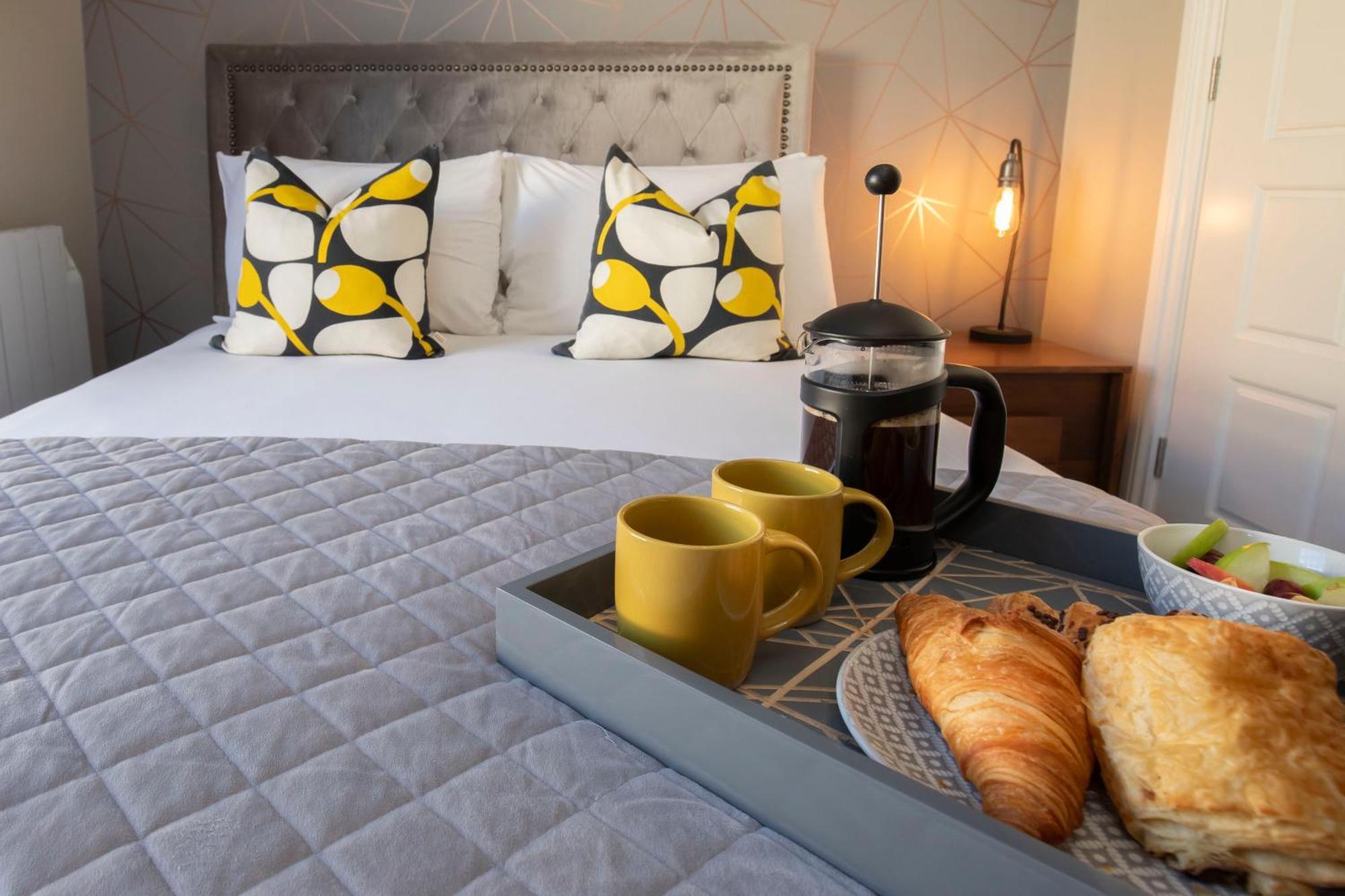Elliot Oliver - Modern 2 Bedroom Town Centre Cheltenham