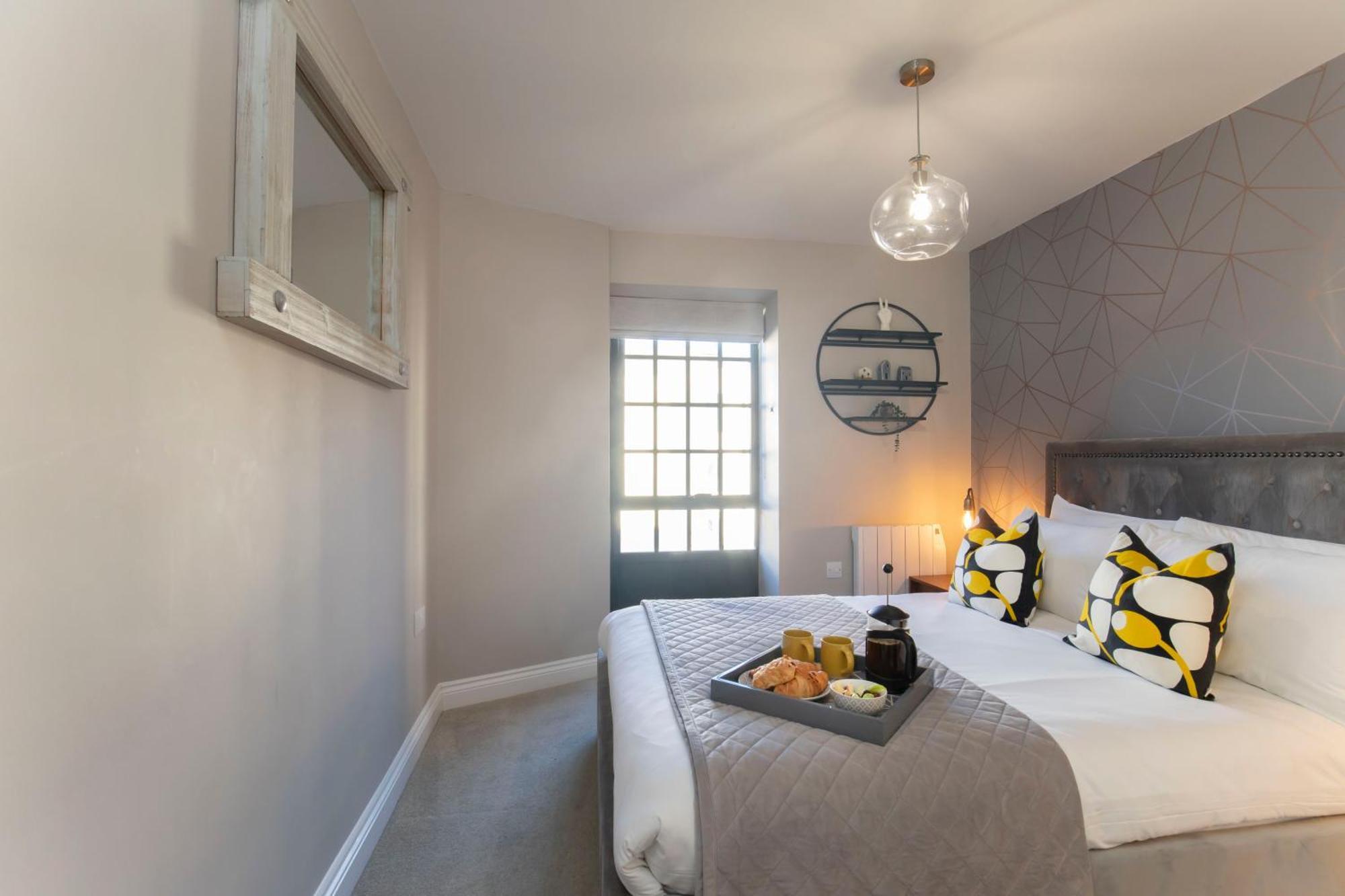 Elliot Oliver - Modern 2 Bedroom Town Centre