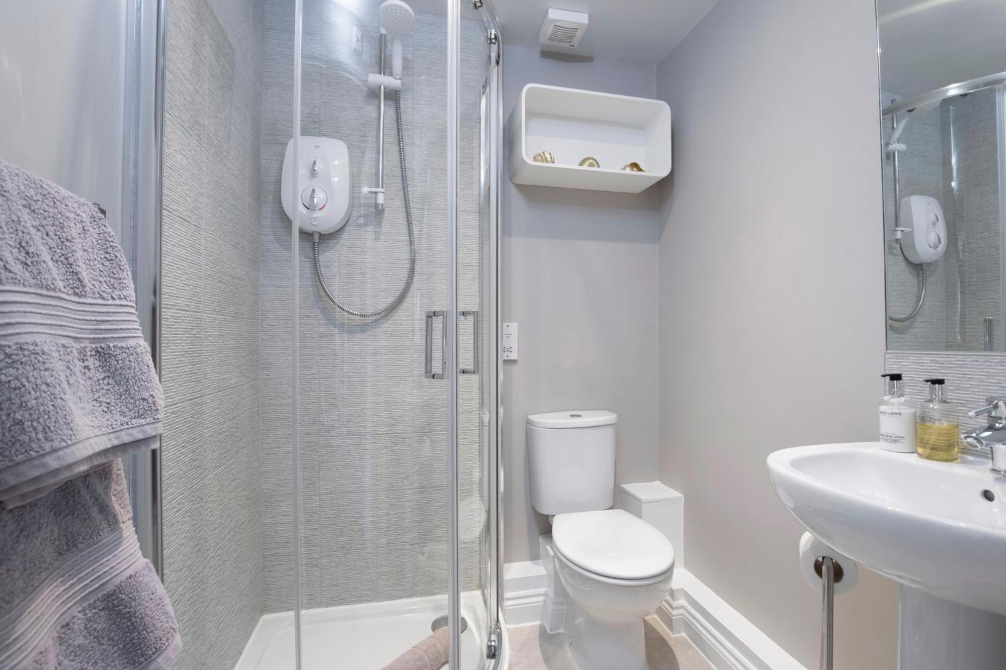 Elliot Oliver - Modern 2 Bedroom Town Centre Cheltenham