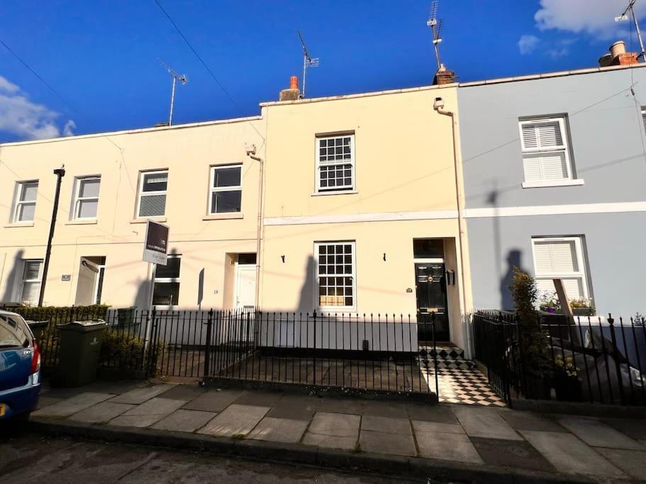 Two Bedroom Period In Tivoli Holiday home *