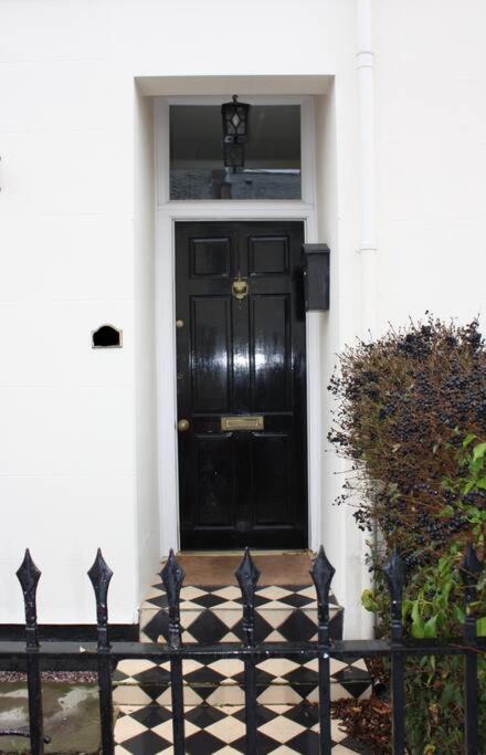 Two Bedroom Period In Tivoli Cheltenham