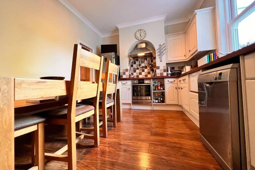Two Bedroom Period In Tivoli