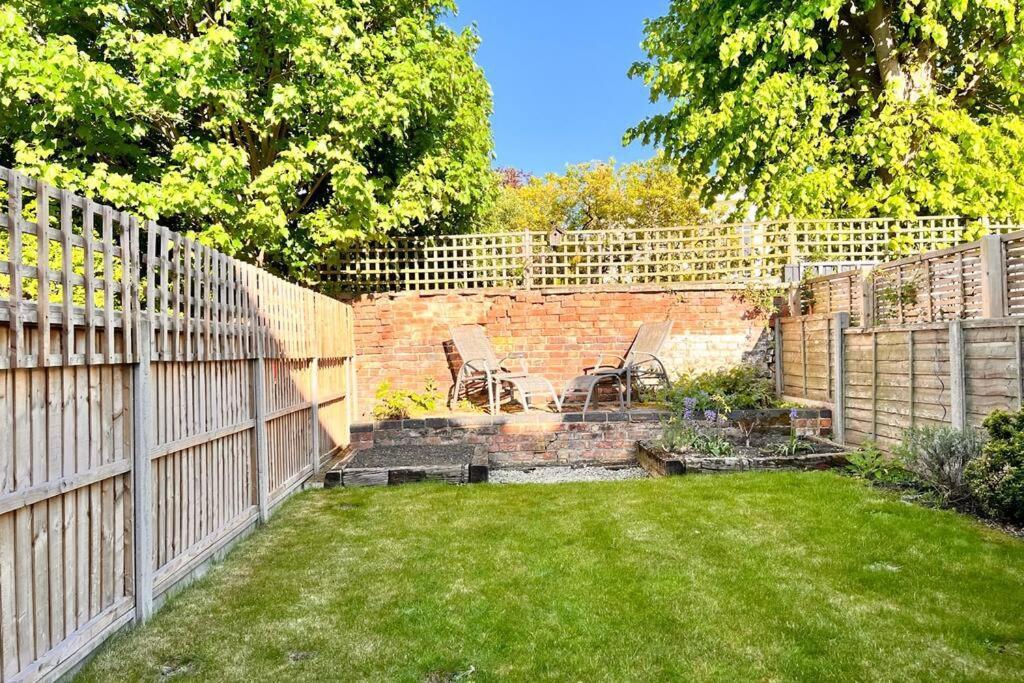 Two Bedroom Period In Tivoli Holiday home *