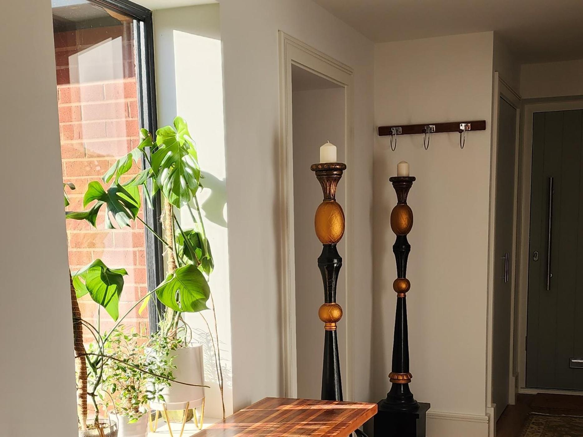 Guest house La Casa Rosa - Free Parking Close To Racecourse *