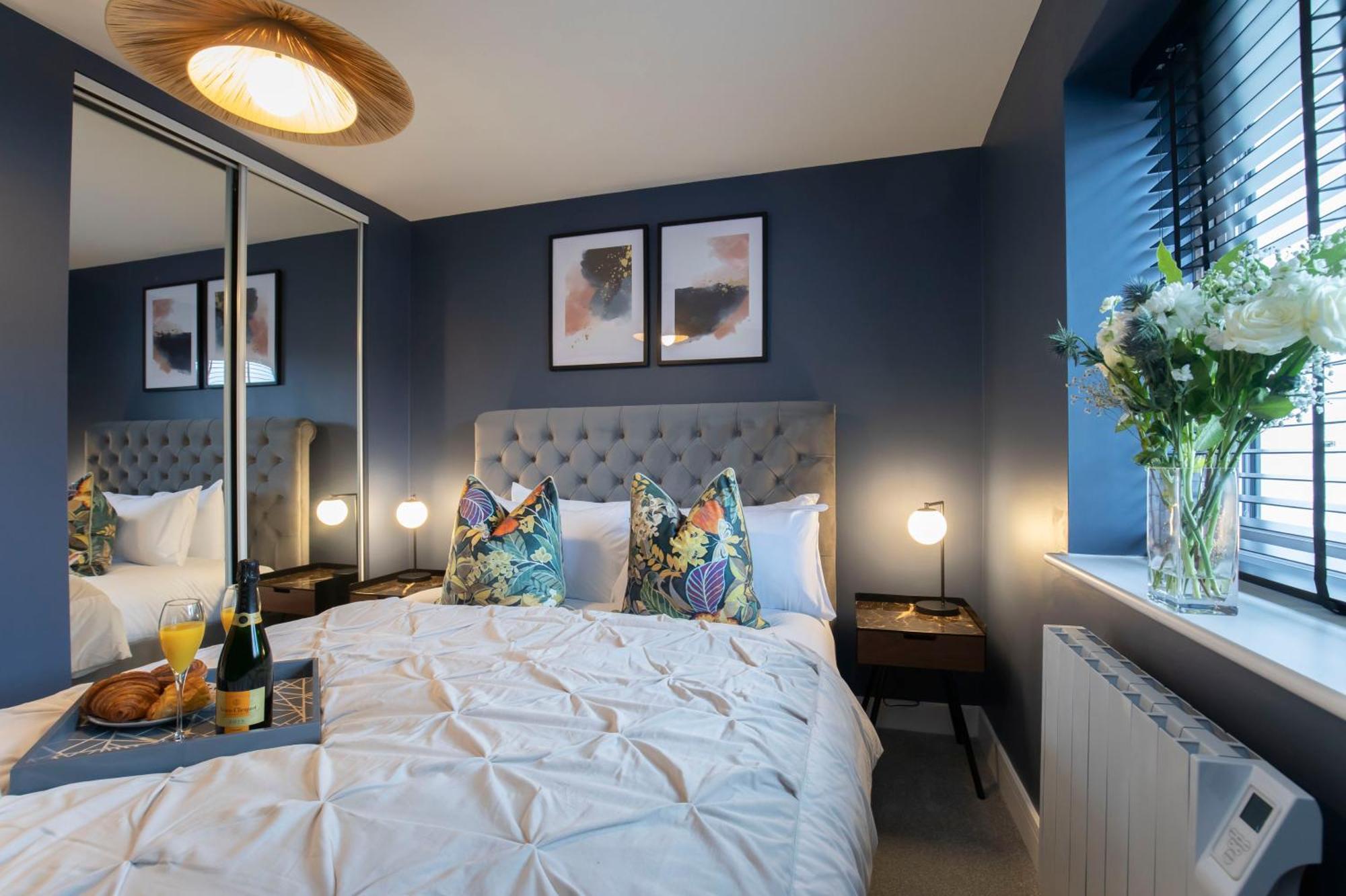 Elliot Oliver - Exquisite Two Bedroom With Garden, Parking & Ev Charger Apartment *