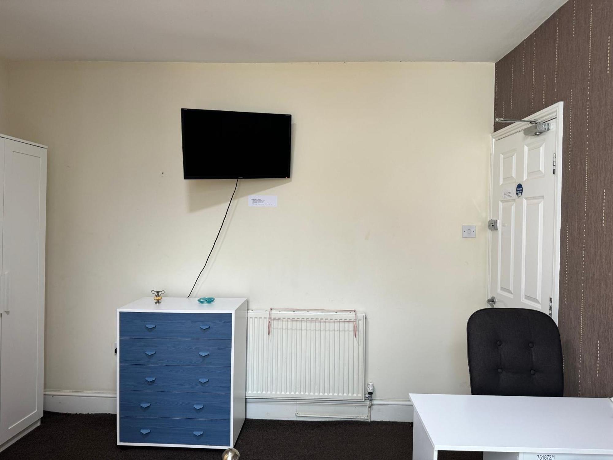 Comfortable Modern Home, Town Centre, Free Parking, Ensuite B *