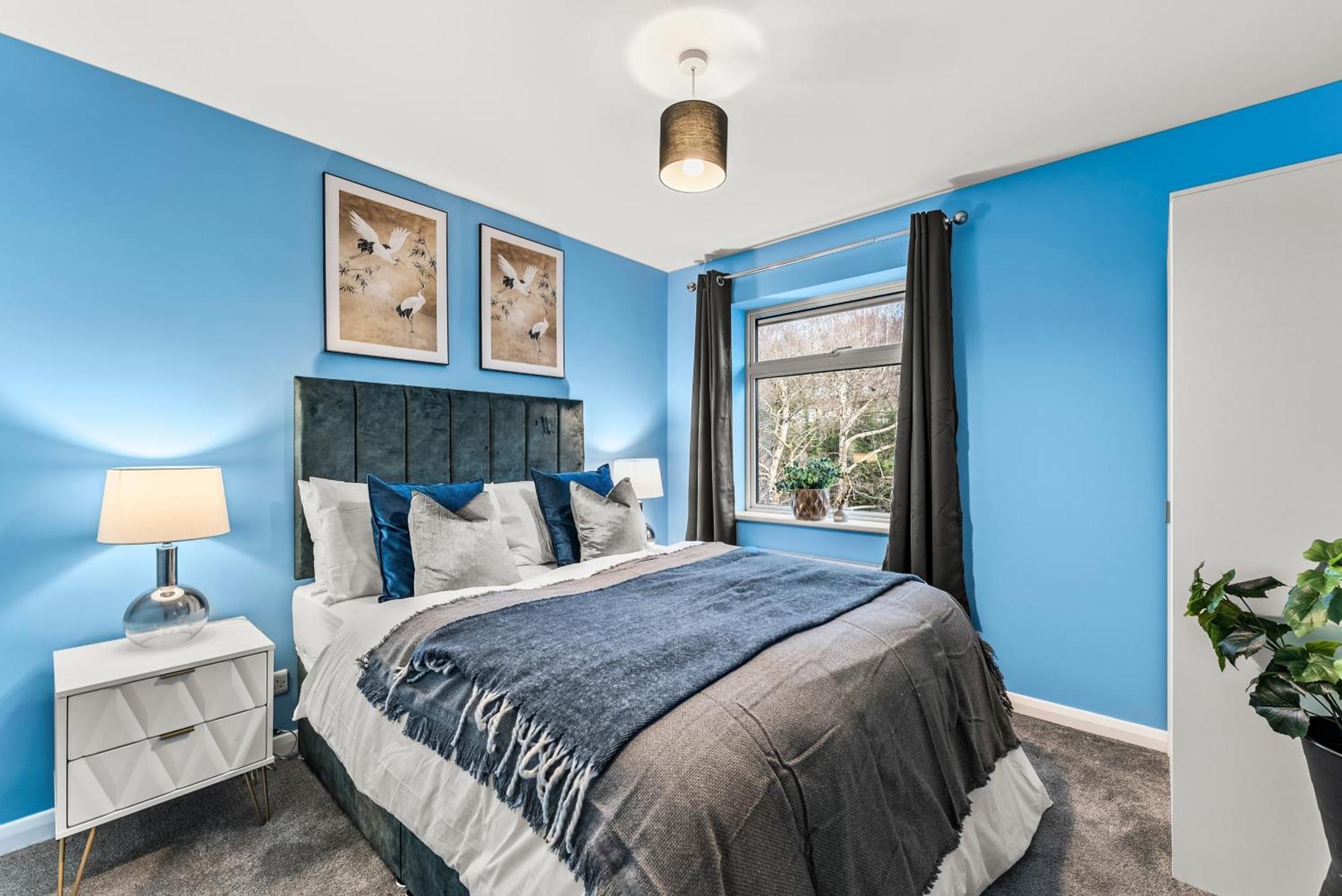 Elegant Retreat In Cheltenham - Garden & Parking Included Cheltenham