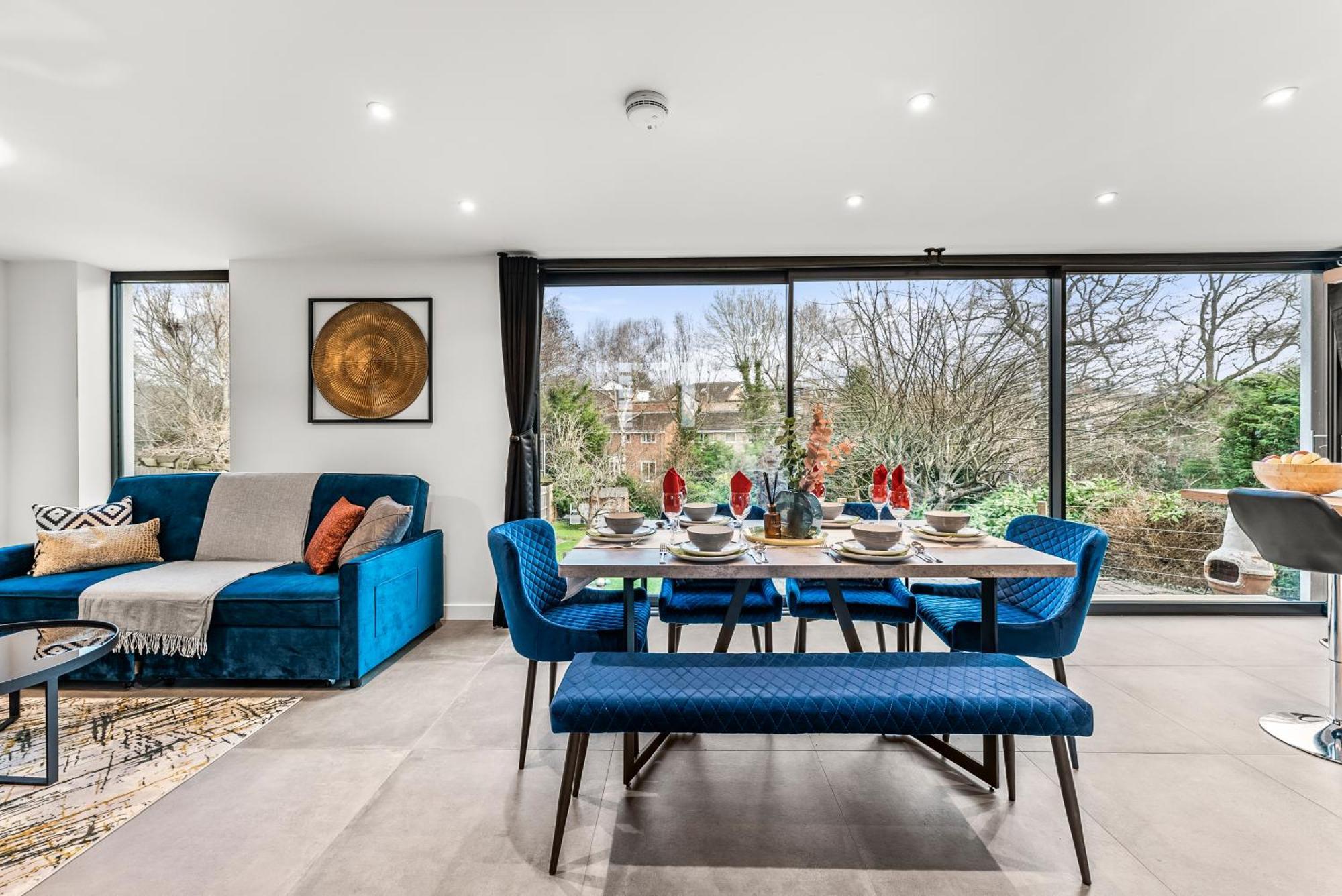 Holiday home Elegant Retreat In Cheltenham - Garden & Parking Included