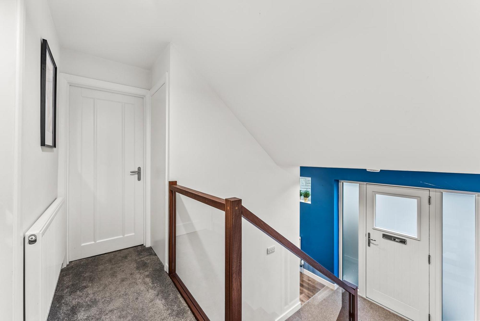 Elegant Retreat In Cheltenham - Garden & Parking Included
