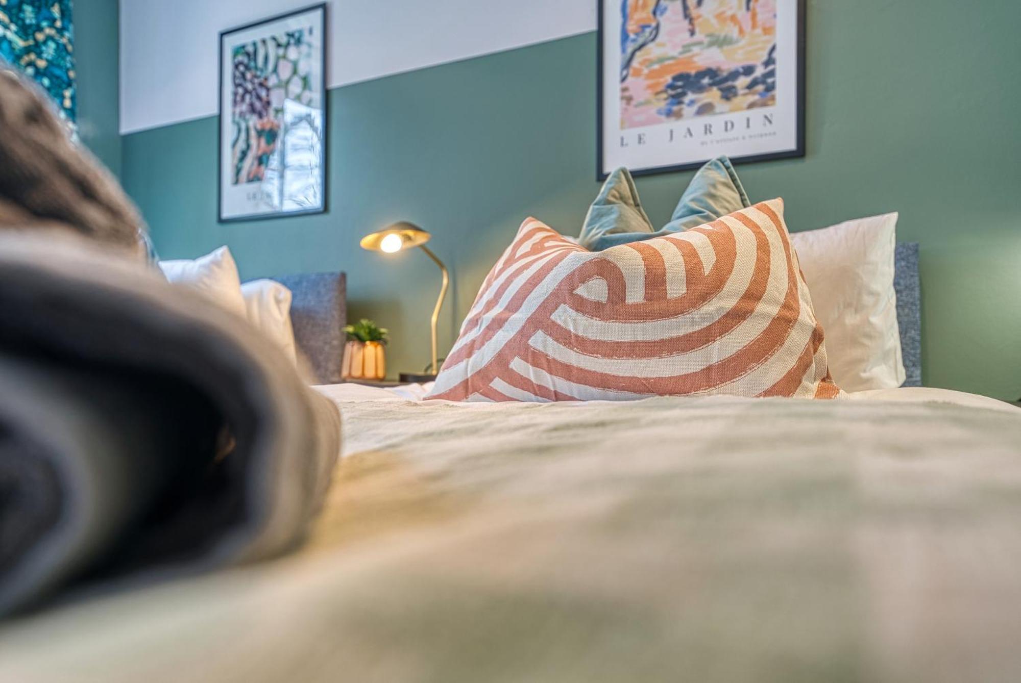 Apartment 2 Bedroom Stylish Spacious Apt, Sleeps 6, Central Cheltenham, With Free Parking - By Blue Puffin