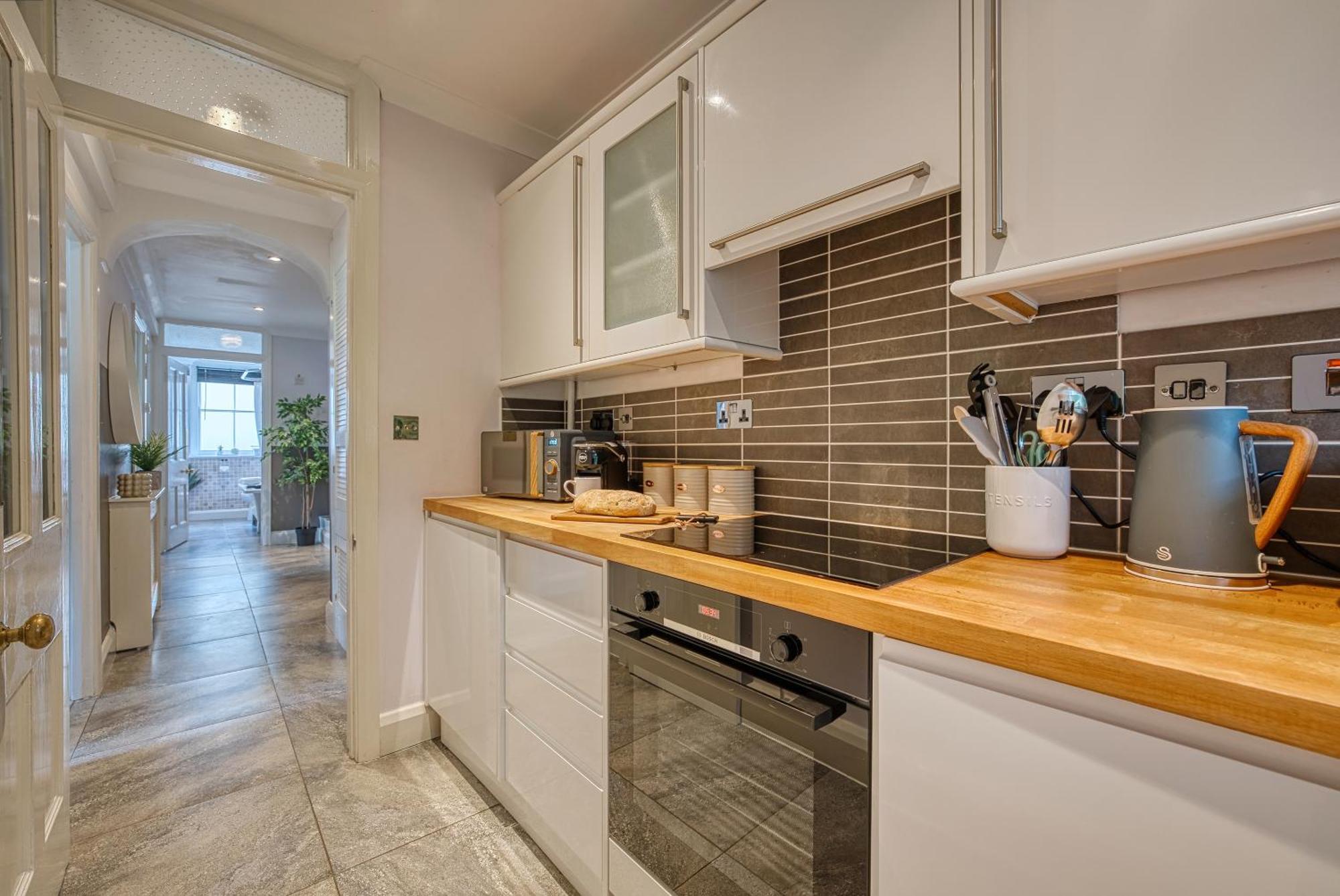 Apartment 2 Bedroom Stylish Spacious Apt, Sleeps 6, Central Cheltenham, With Free Parking - By Blue Puffin Cheltenham