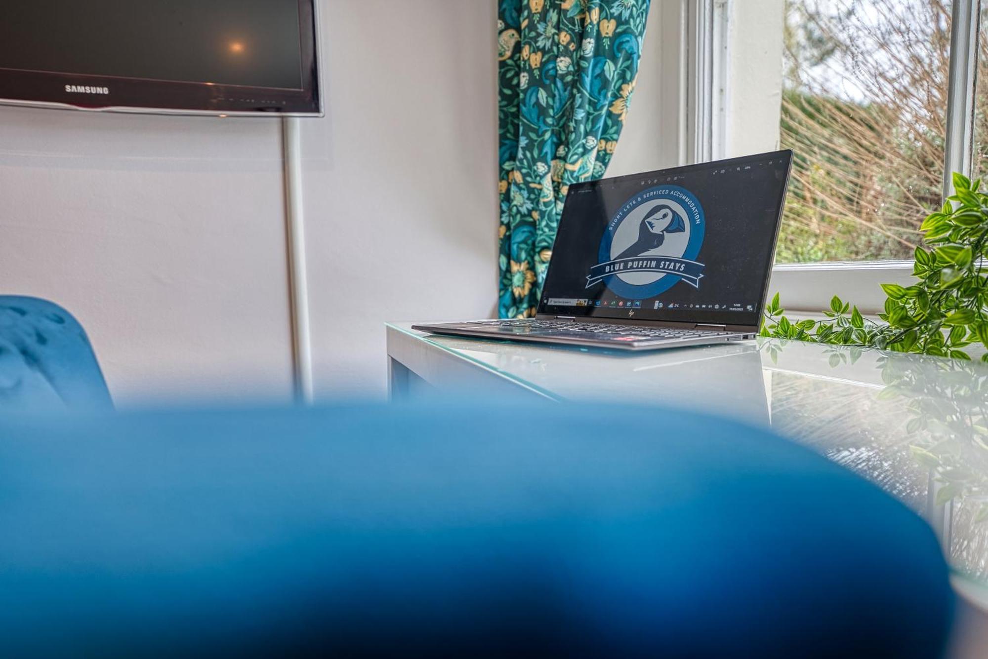 Apartment 2 Bedroom Stylish Spacious Apt, Sleeps 6, Central Cheltenham, With Free Parking - By Blue Puffin