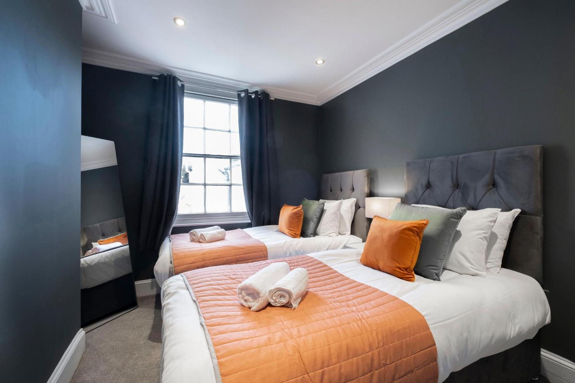 Stunning 4 Bedroom In Montpellier Guest house Cheltenham