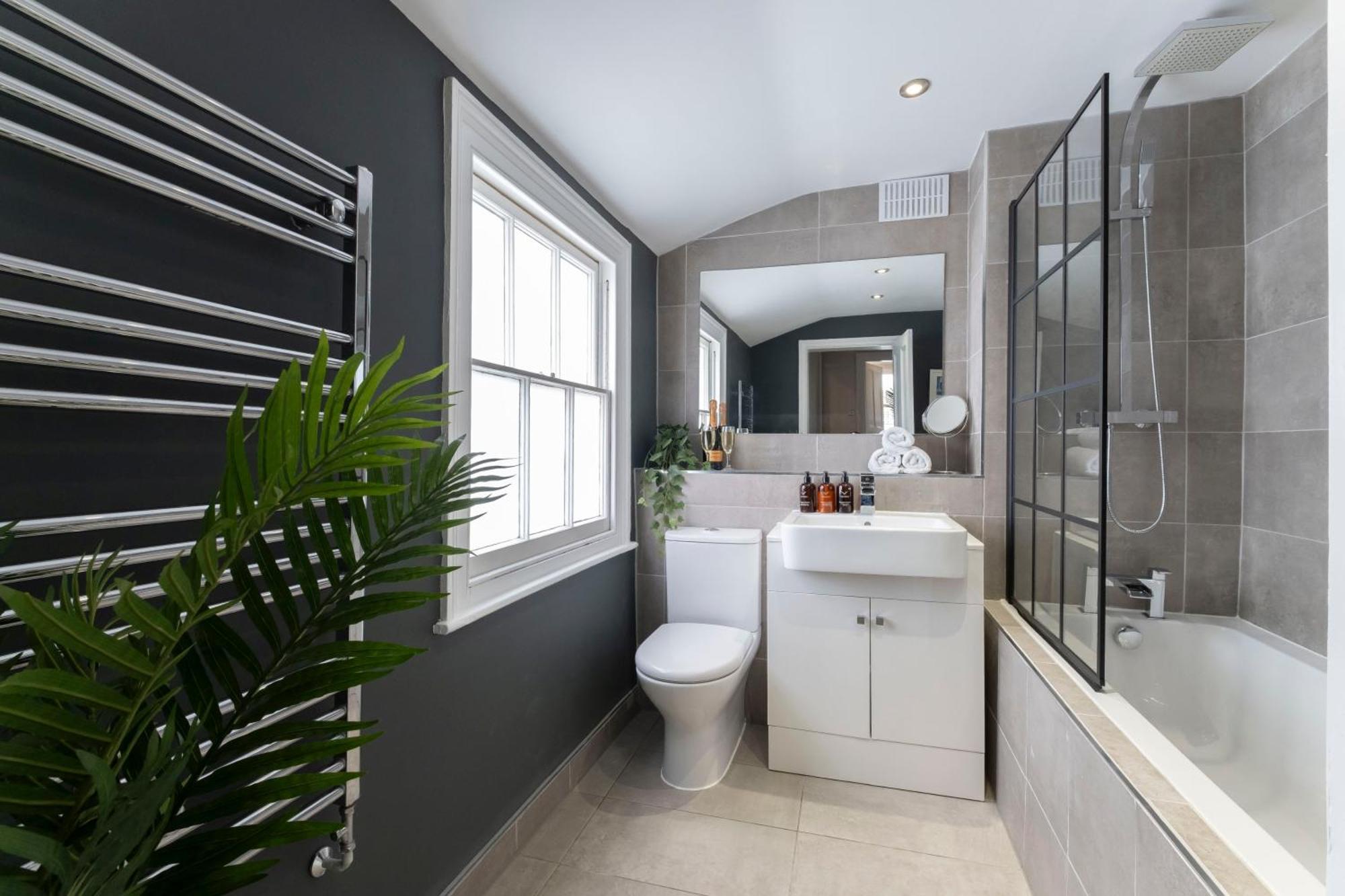 Guest house Stunning 4 Bedroom In Montpellier