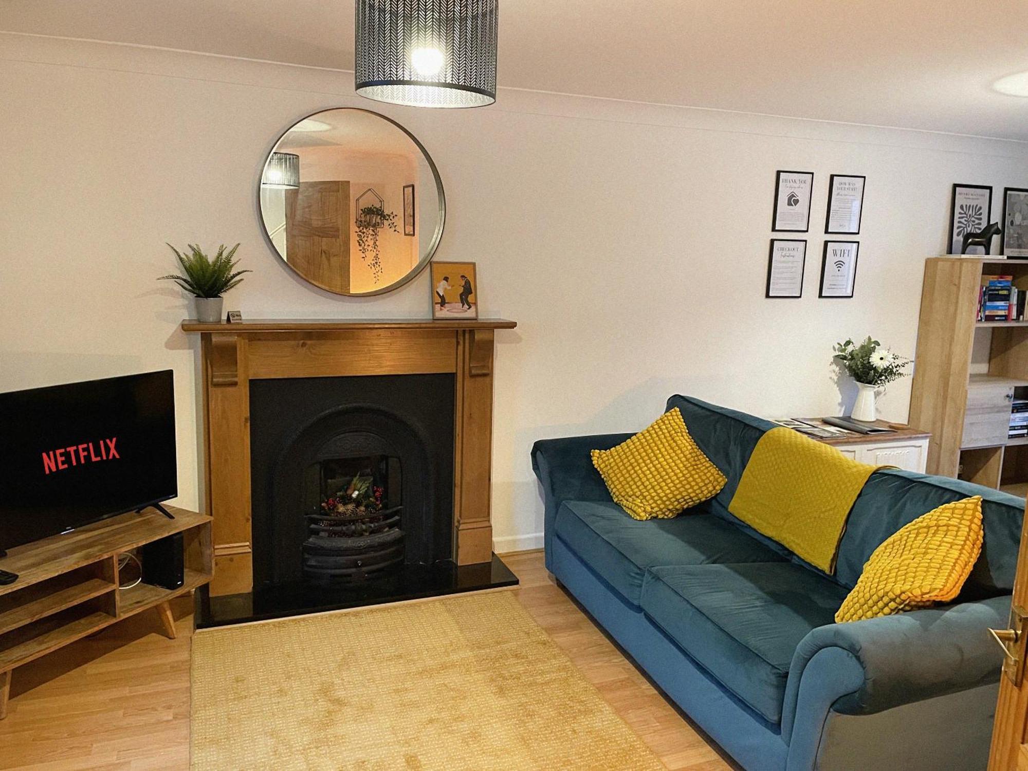 3 Bed In Town Centre With Free Parking For 1 Car *