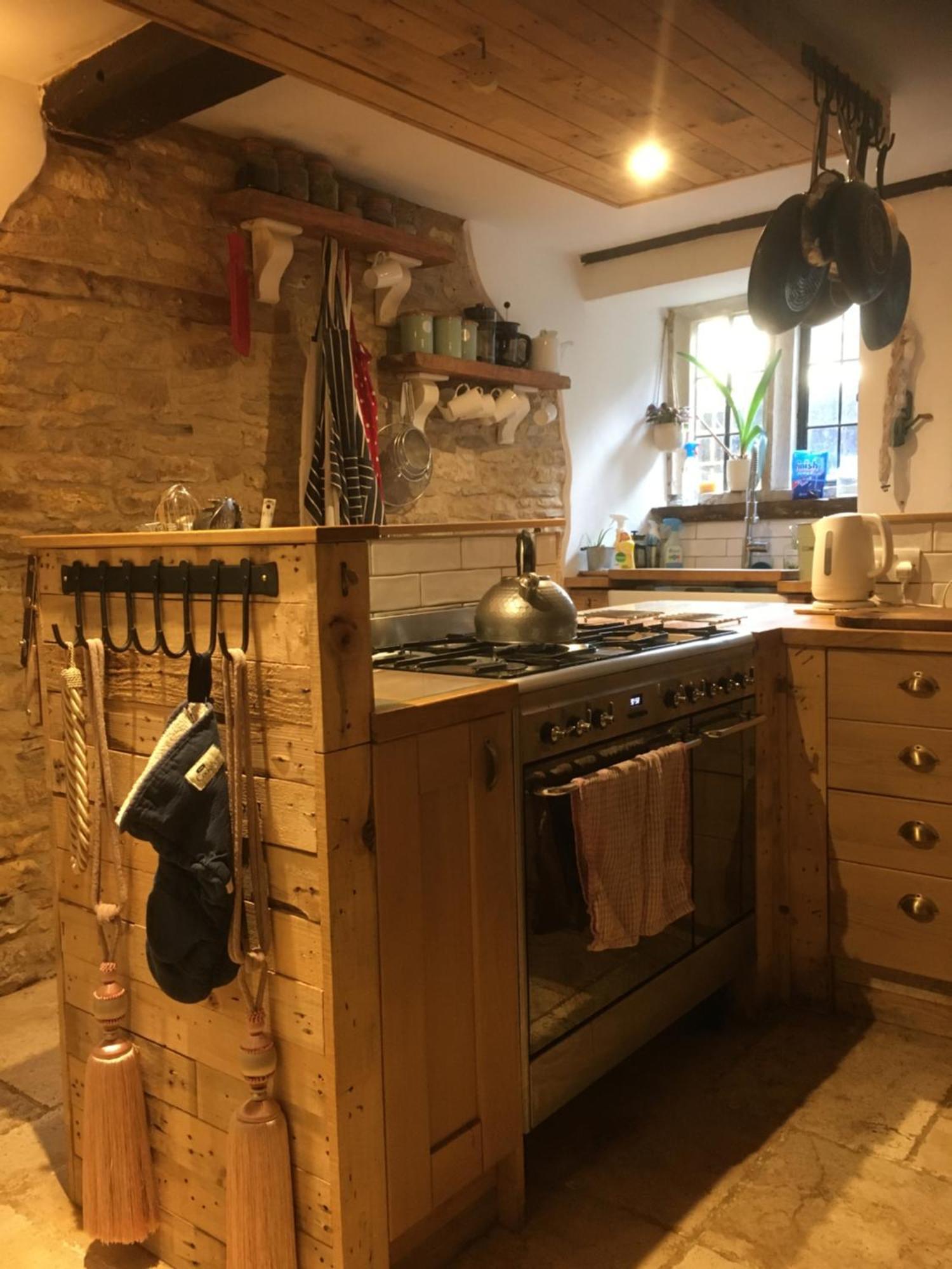 Village Centre Traditional Farm Manor House W Hot Tub Holiday home