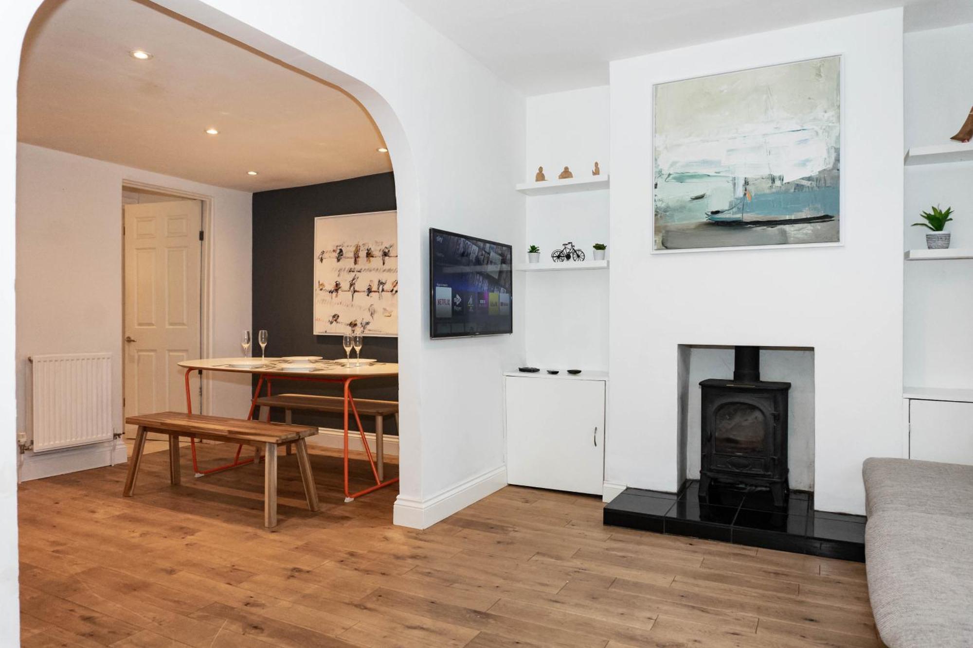 Holiday home Cheltenham-cosy 2 Bedroom House-wifi-garden-pets *