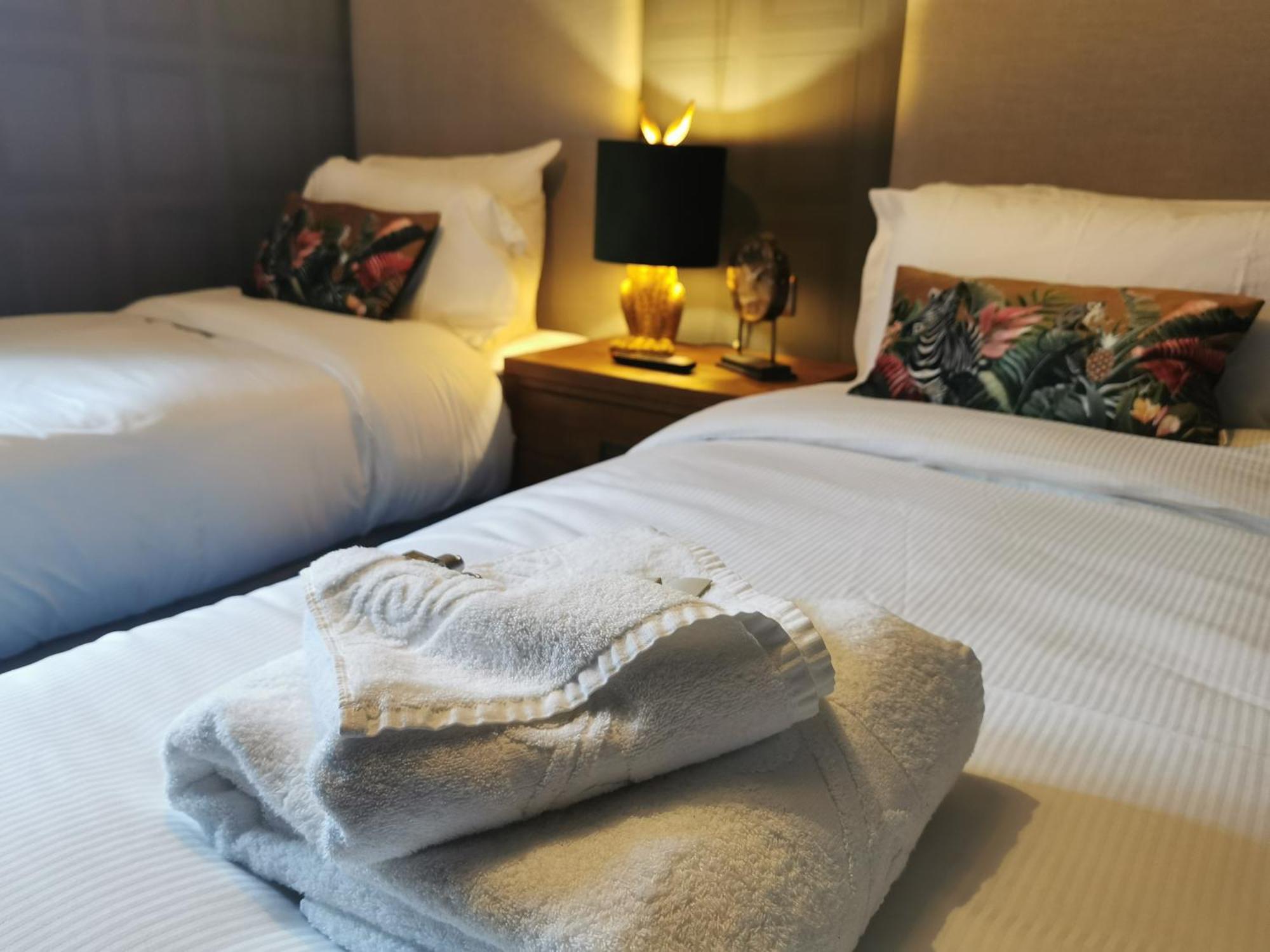 Hotel Manor By The Cheltenham