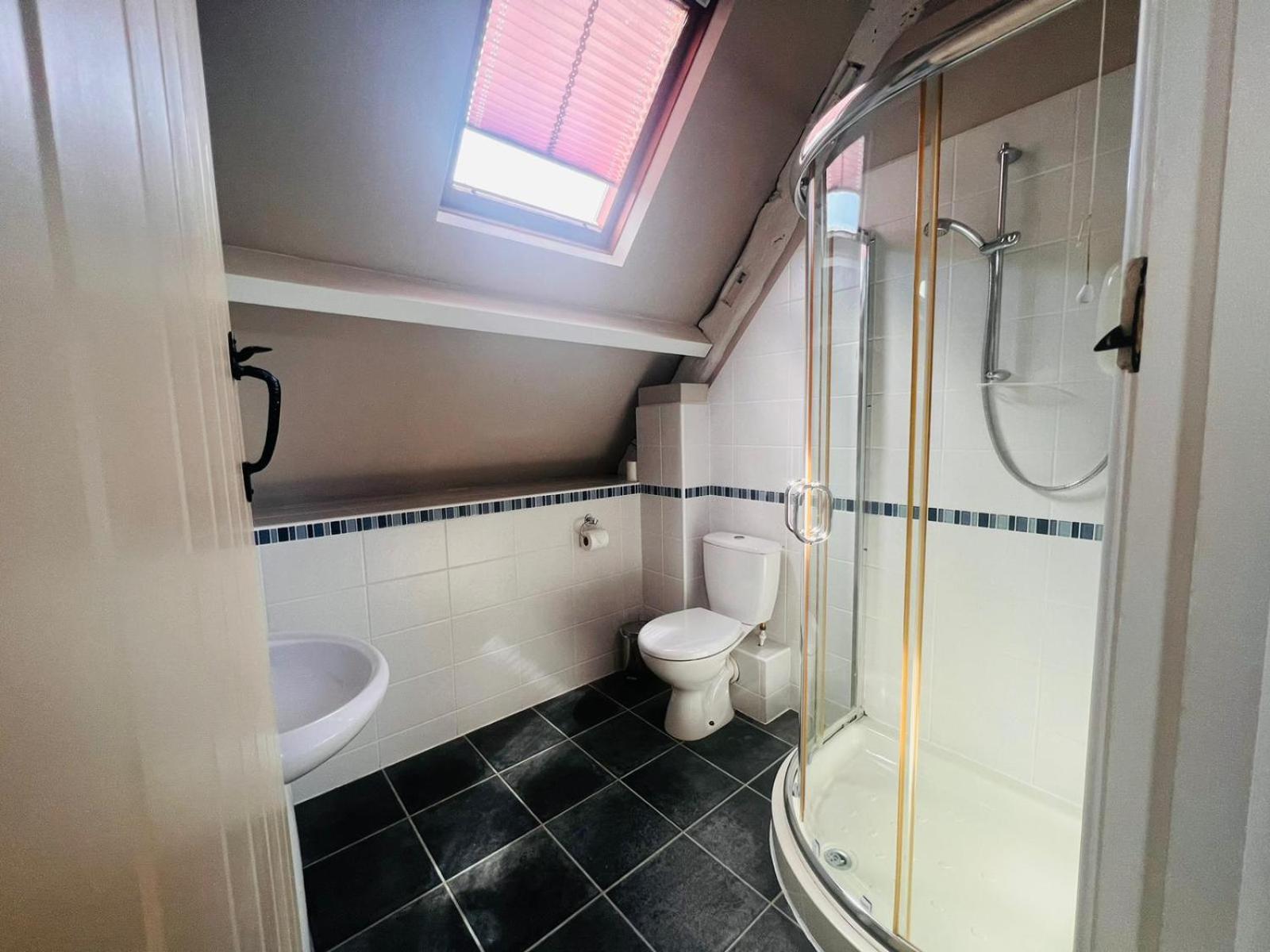 Broadway House, 7 Bedroom, 6 Baths Cheltenham