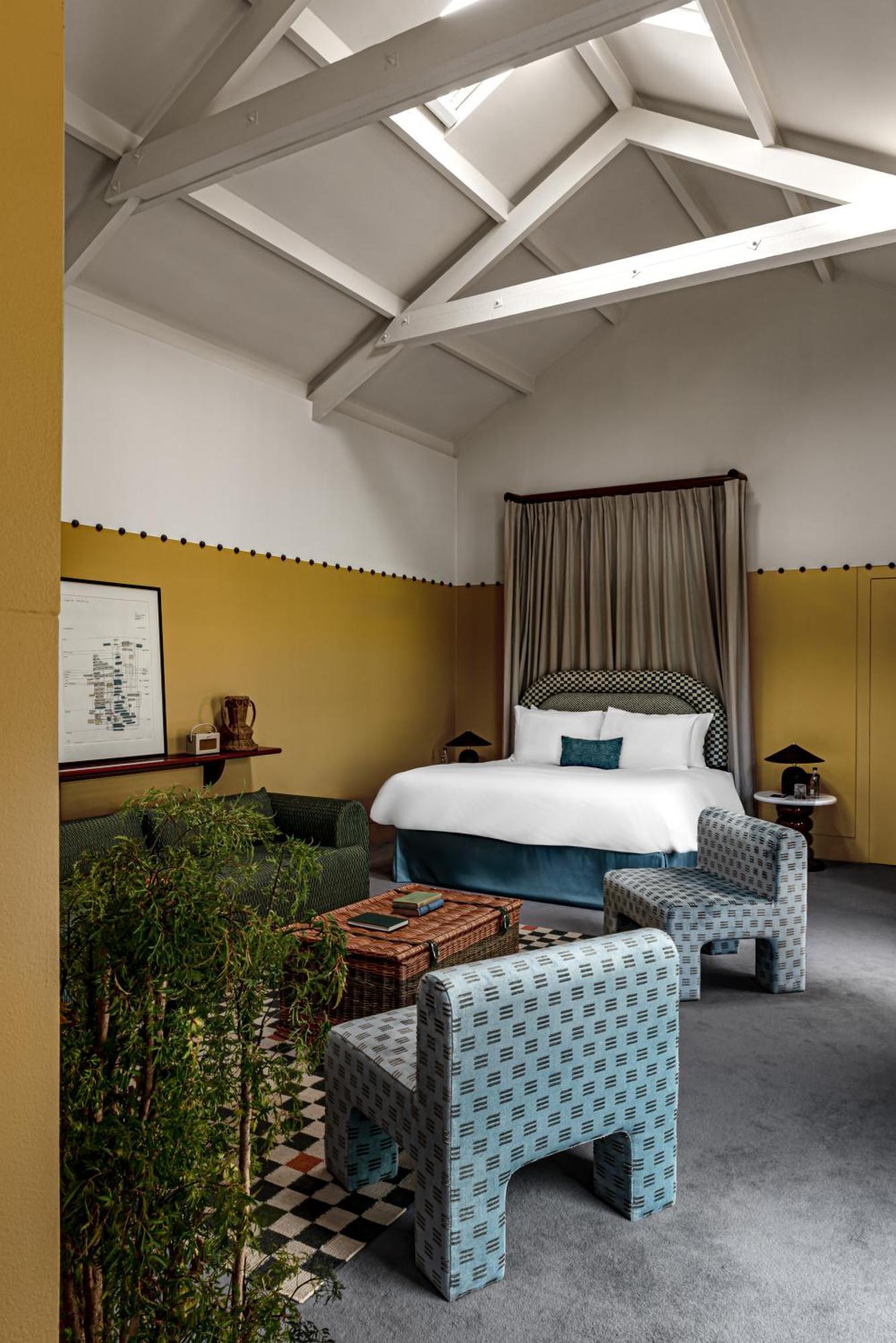 Cowley Manor Experimental 4* Cheltenham