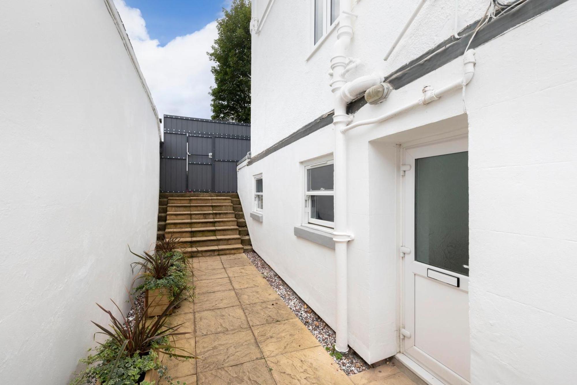 Apartment Prestbury Road *