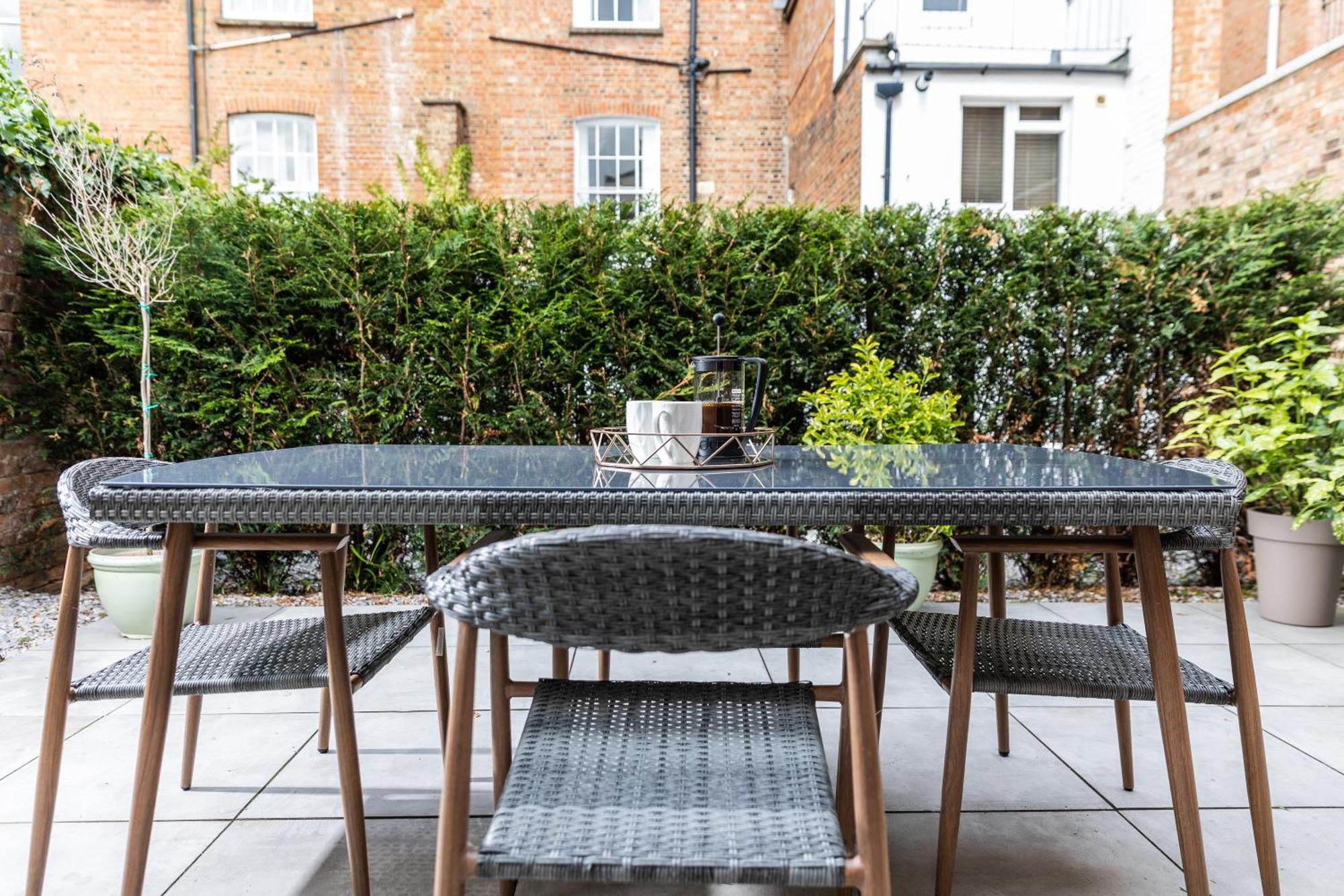 Elizabeth Mews - By Luxury *