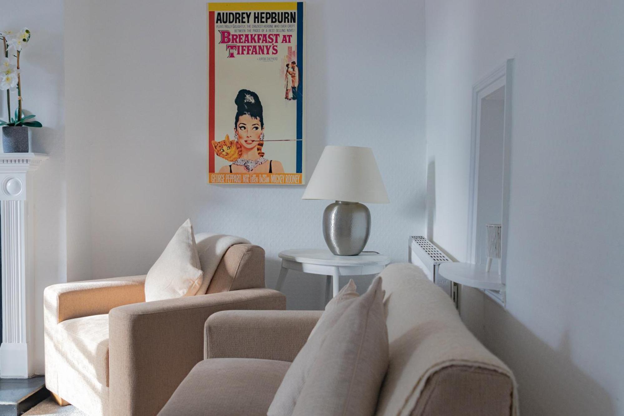 Fabulous, Vibrant, Town House, Bath Road Holiday home