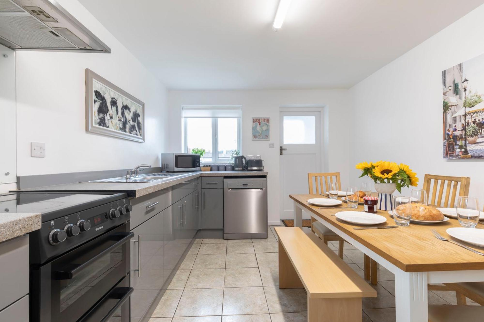 Fabulous, Vibrant, Town House, Bath Road Holiday home