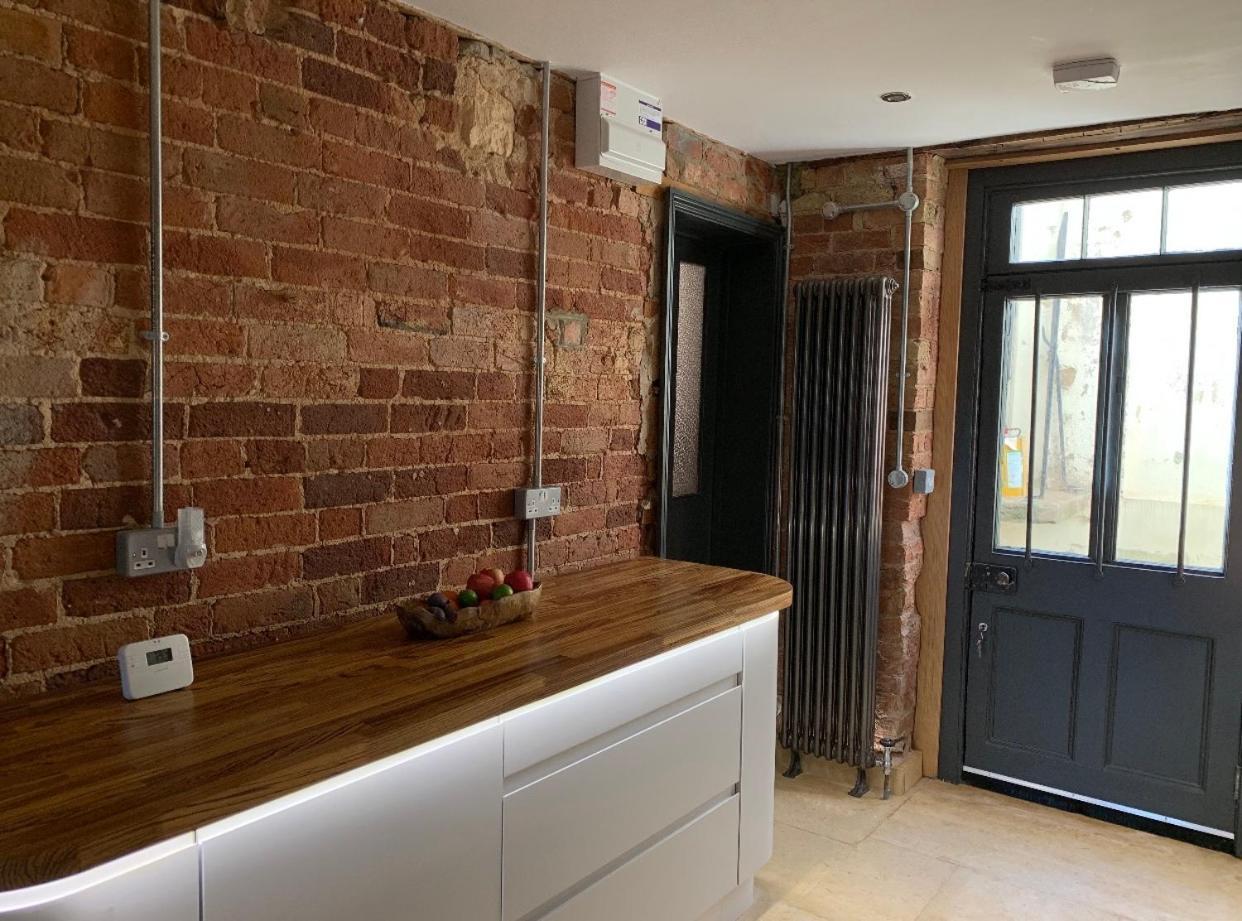 Apartment Lavish At Montpellier Gardens