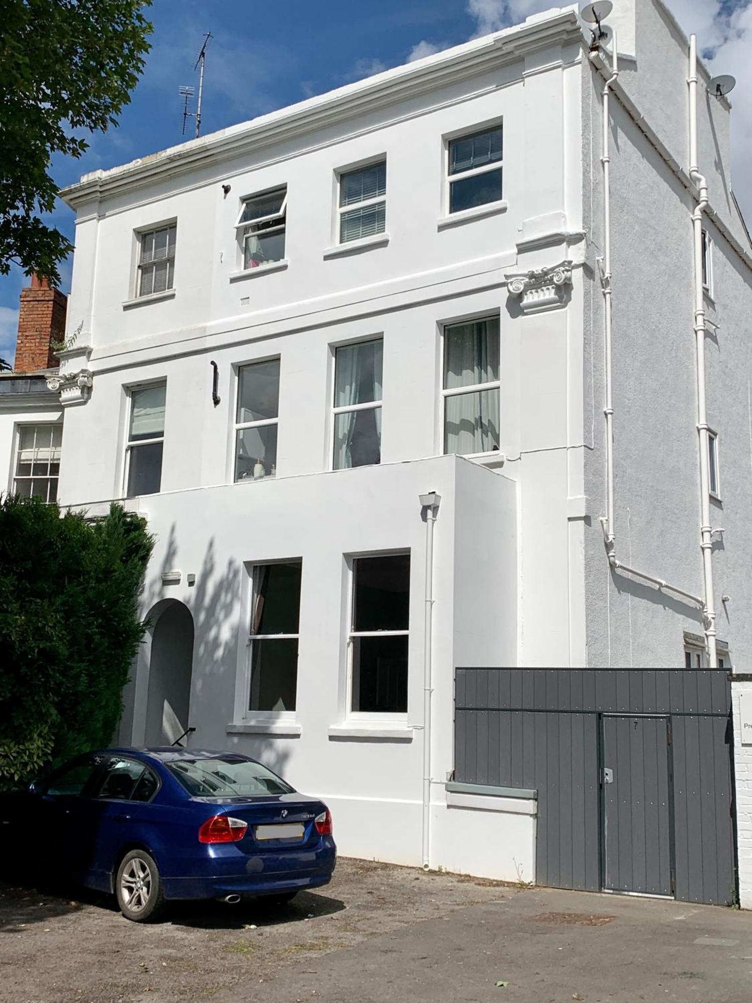 Perfect Location For Racecourse And Town Centre